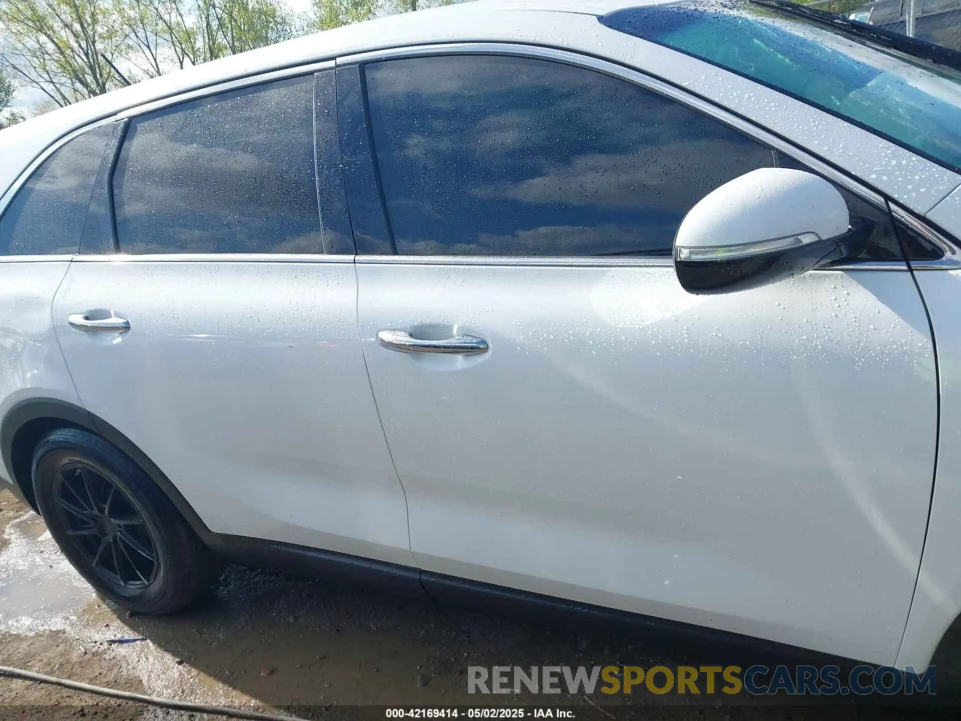 14 Photograph of a damaged car 5XYPG4A5XLG628626 KIA SORENTO 2020