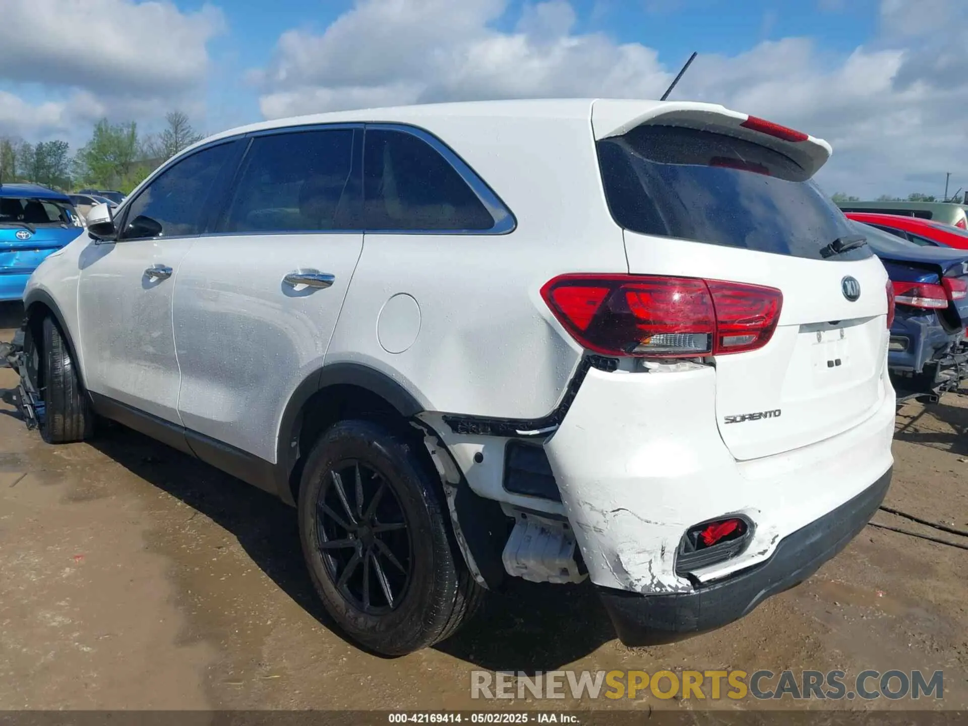 3 Photograph of a damaged car 5XYPG4A5XLG628626 KIA SORENTO 2020