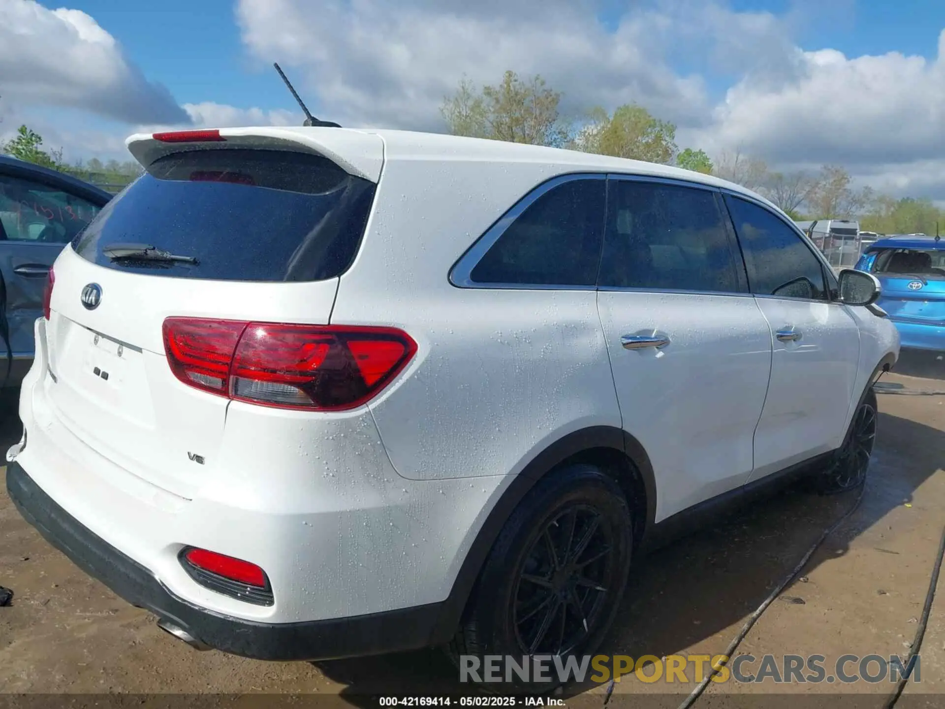 4 Photograph of a damaged car 5XYPG4A5XLG628626 KIA SORENTO 2020