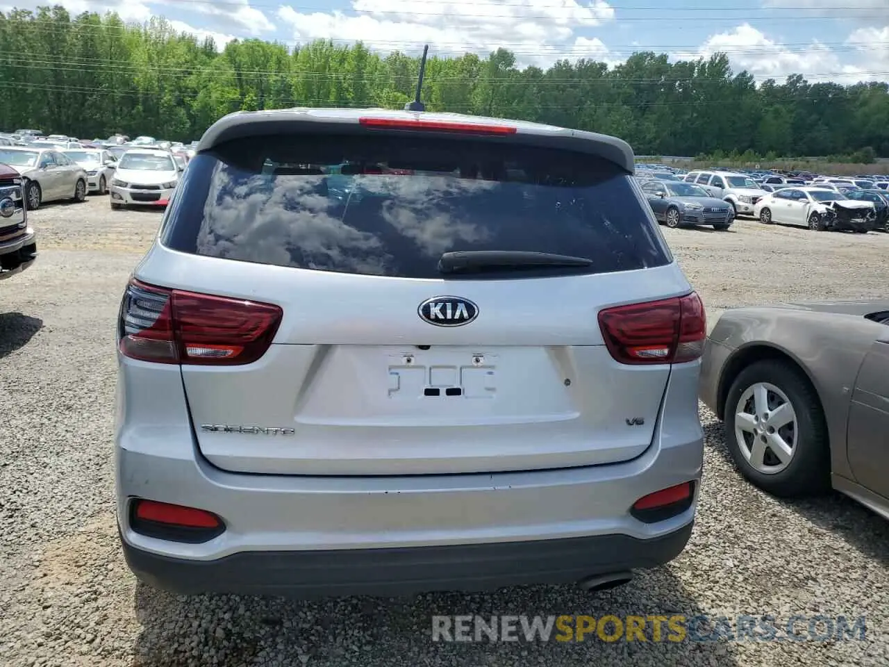 6 Photograph of a damaged car 5XYPG4A5XLG629985 KIA SORENTO 2020