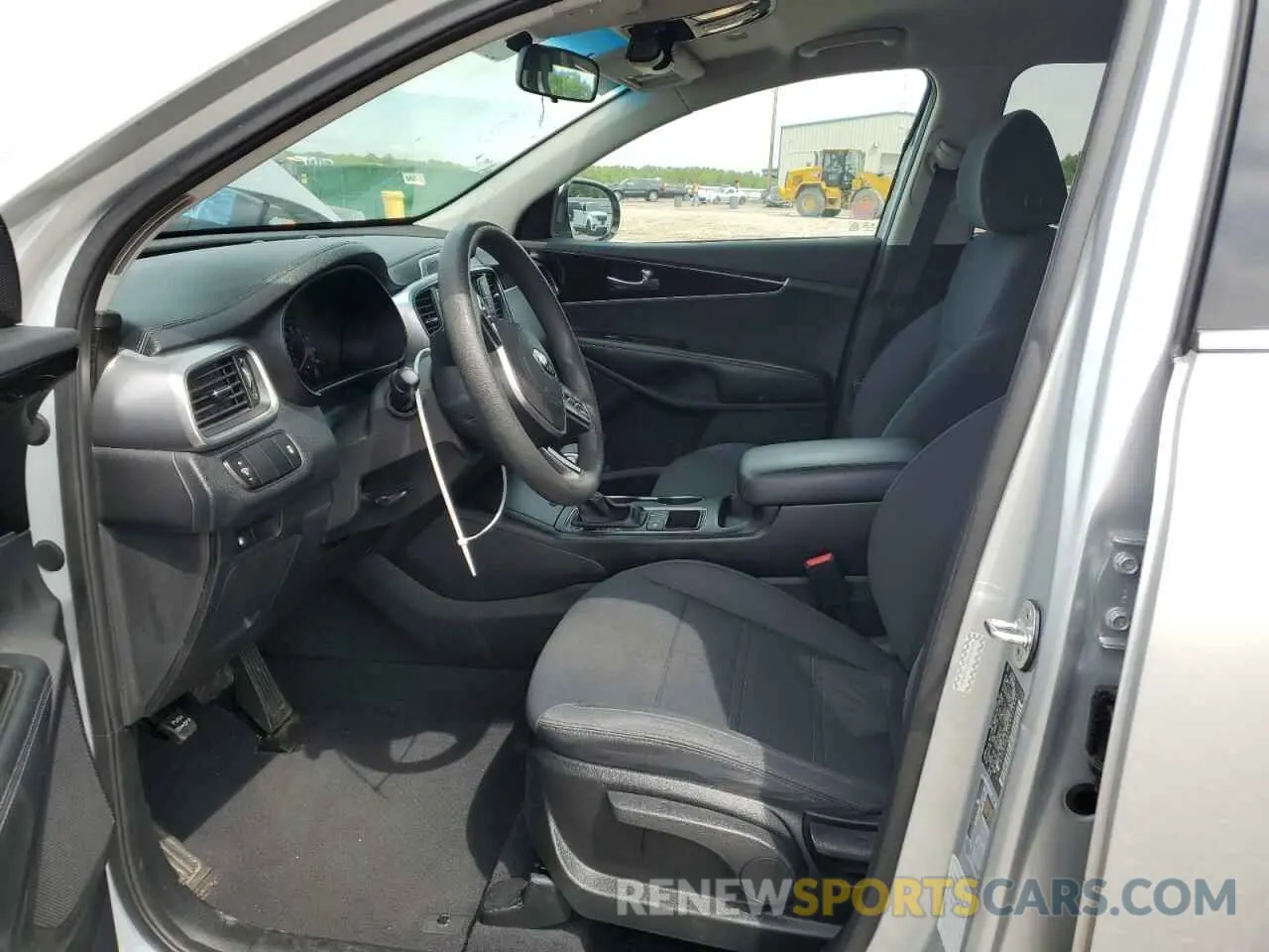 7 Photograph of a damaged car 5XYPG4A5XLG629985 KIA SORENTO 2020