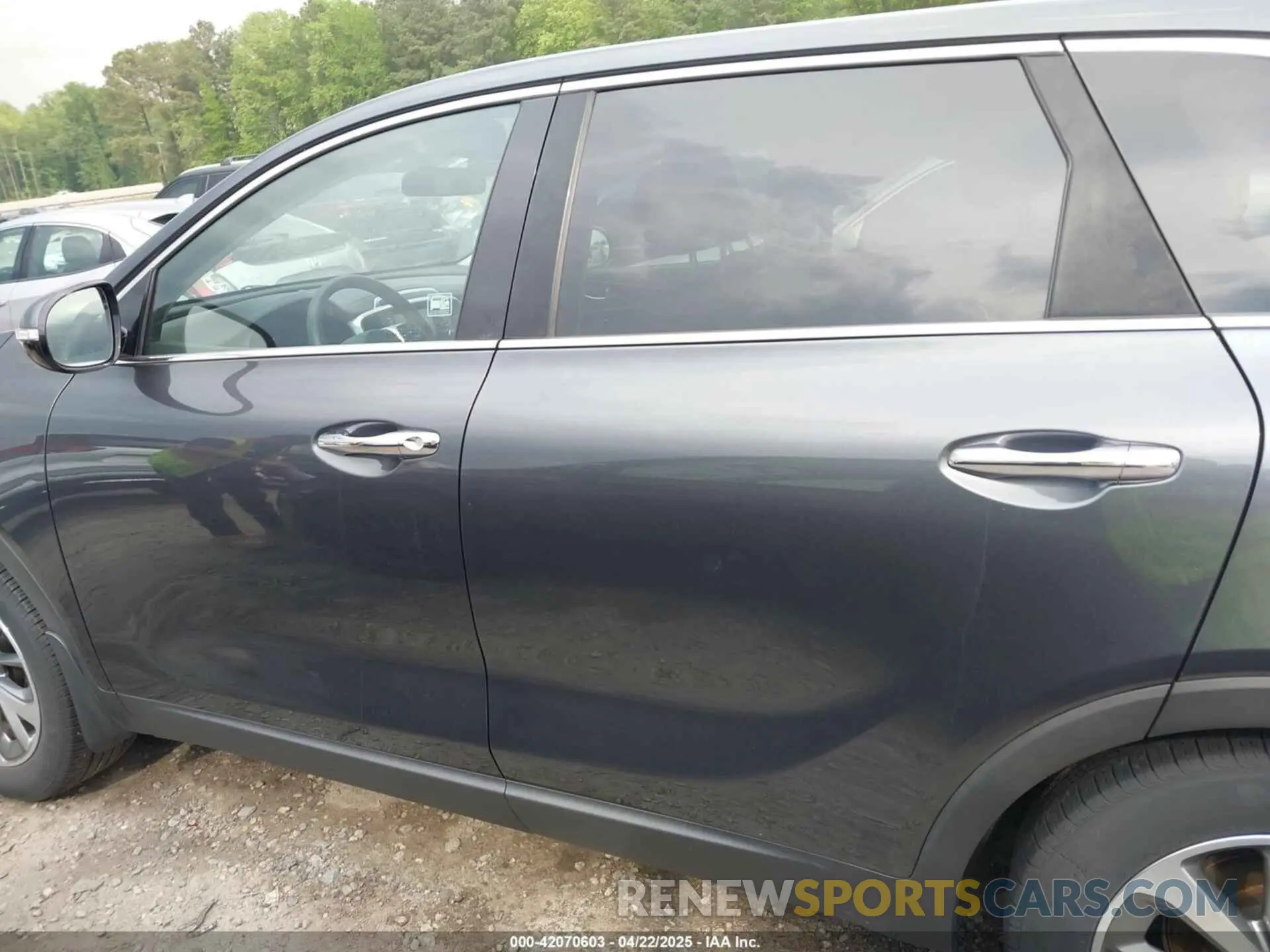 14 Photograph of a damaged car 5XYPG4A5XLG690303 KIA SORENTO 2020