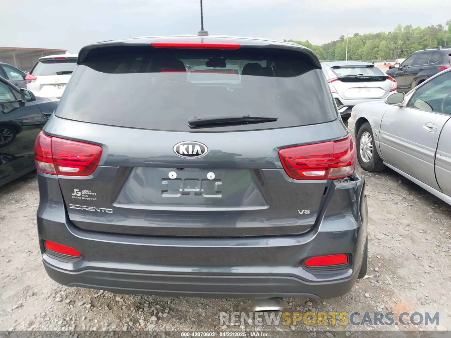 16 Photograph of a damaged car 5XYPG4A5XLG690303 KIA SORENTO 2020