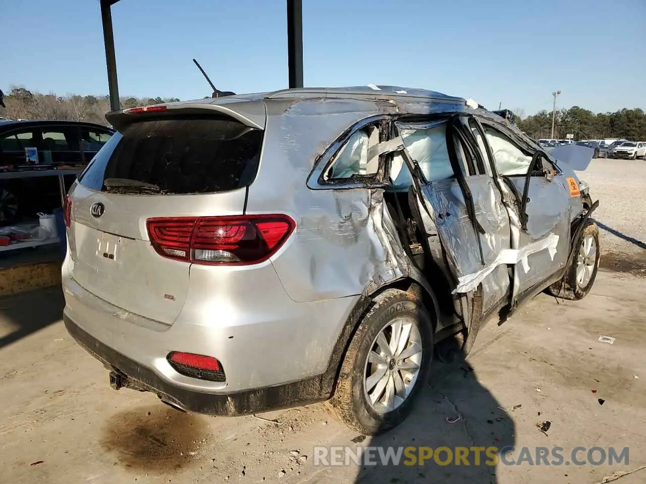 3 Photograph of a damaged car 5XYPGDA30LG659298 KIA SORENTO 2020