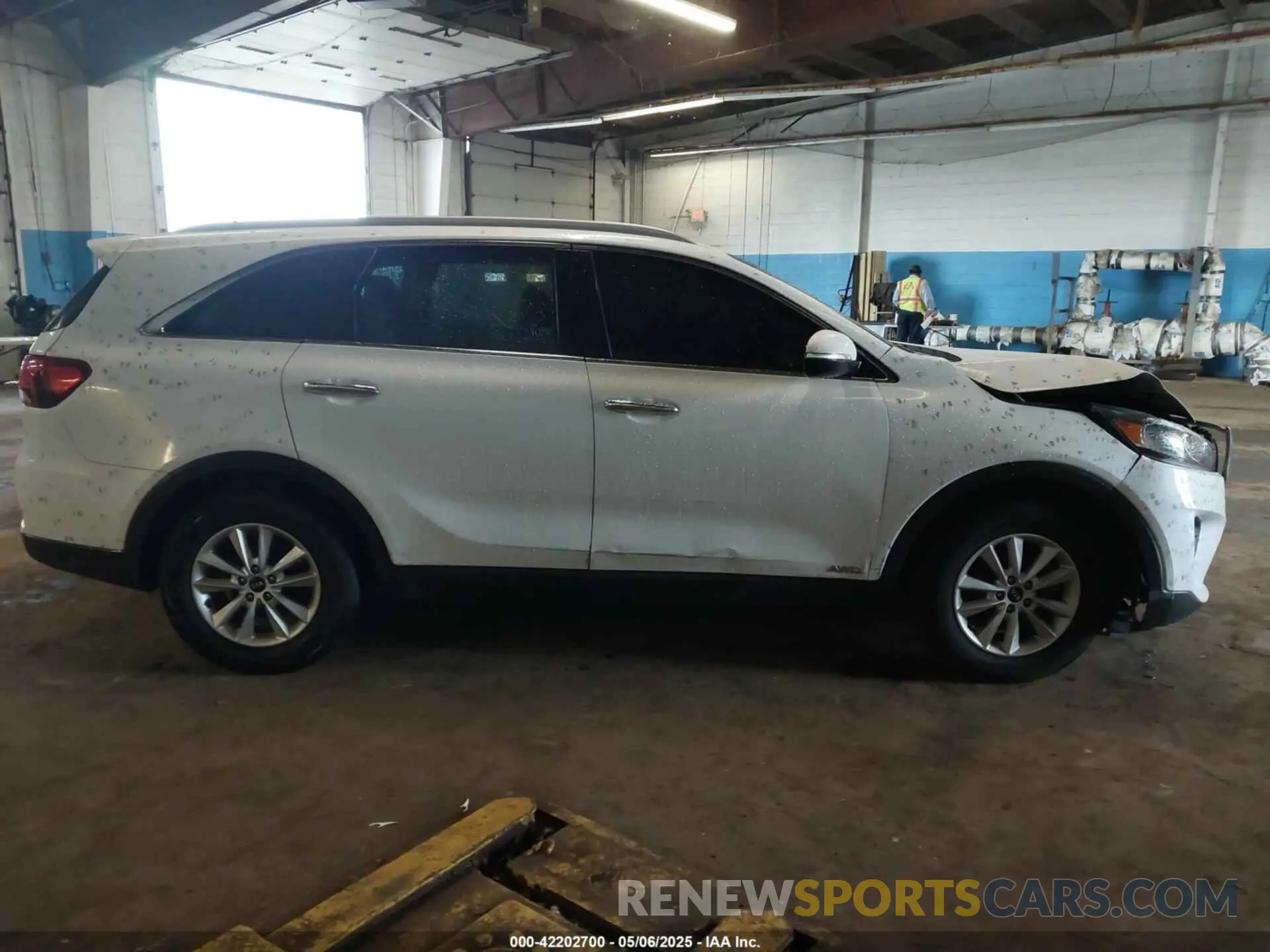 14 Photograph of a damaged car 5XYPGDA31LG654563 KIA SORENTO 2020