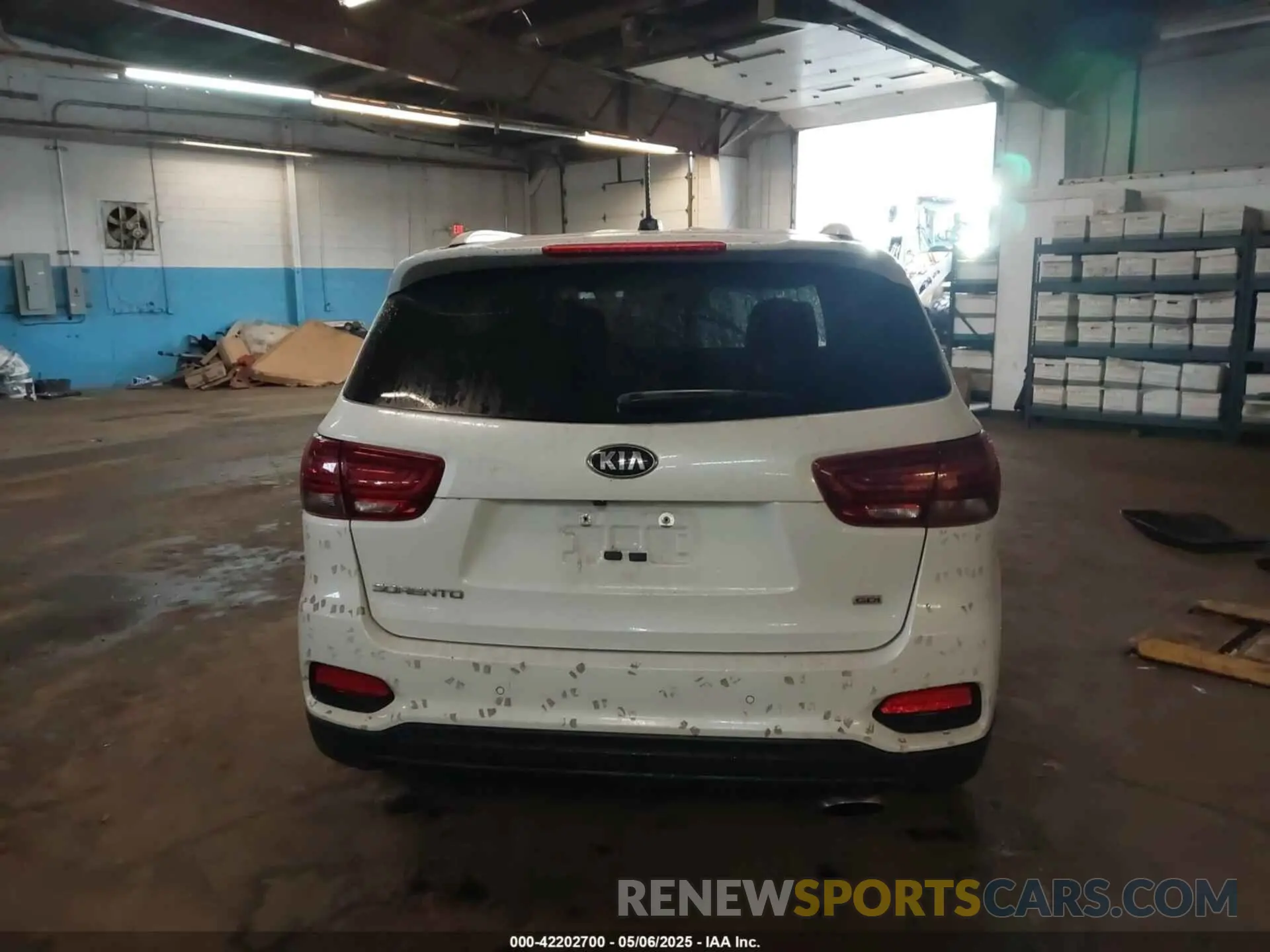 17 Photograph of a damaged car 5XYPGDA31LG654563 KIA SORENTO 2020