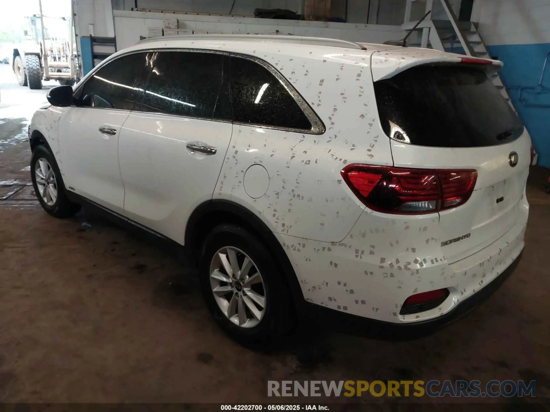 3 Photograph of a damaged car 5XYPGDA31LG654563 KIA SORENTO 2020