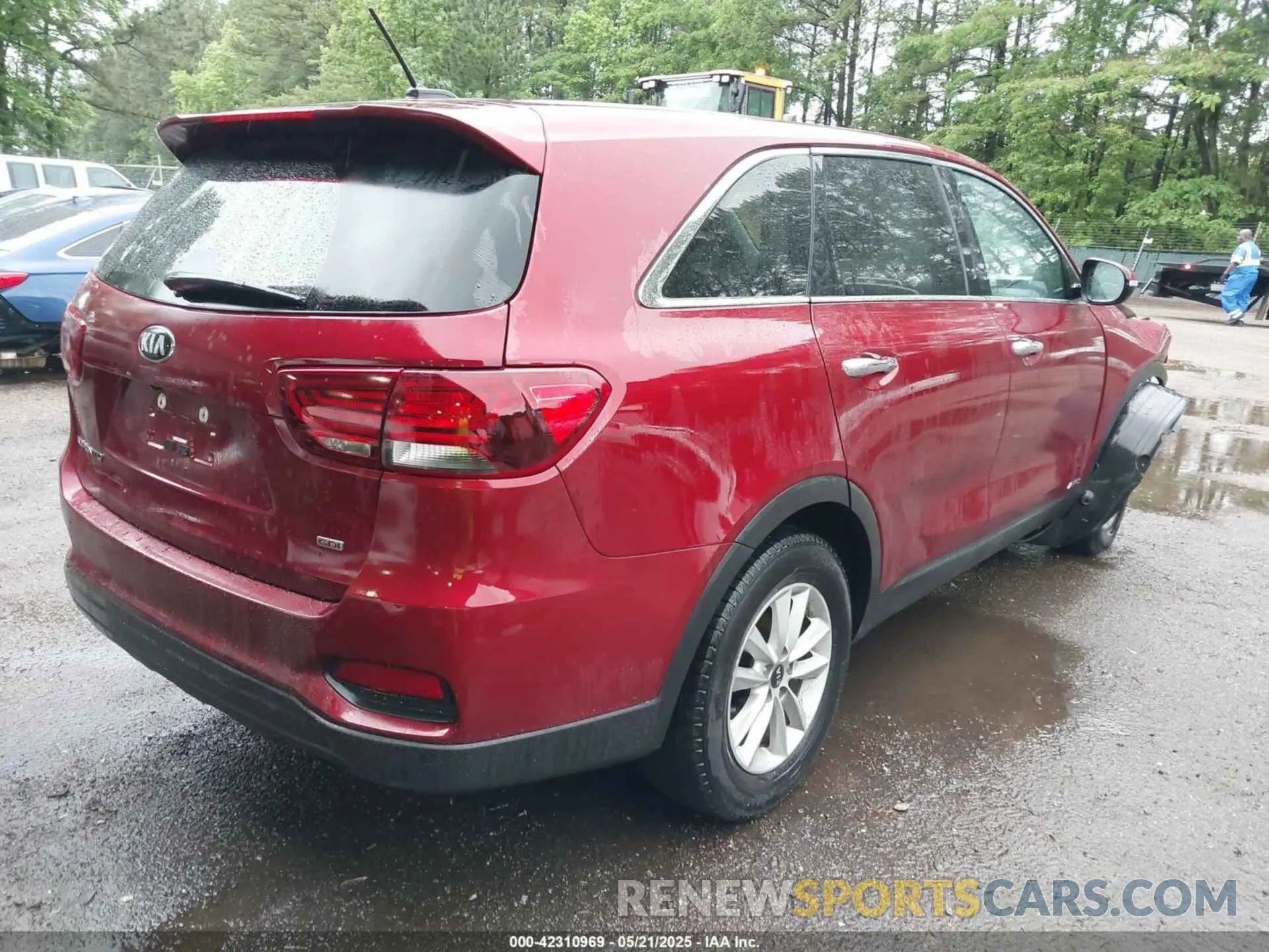 4 Photograph of a damaged car 5XYPGDA31LG702630 KIA SORENTO 2020