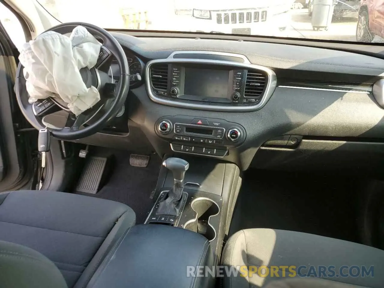 8 Photograph of a damaged car 5XYPGDA32LG655818 KIA SORENTO 2020