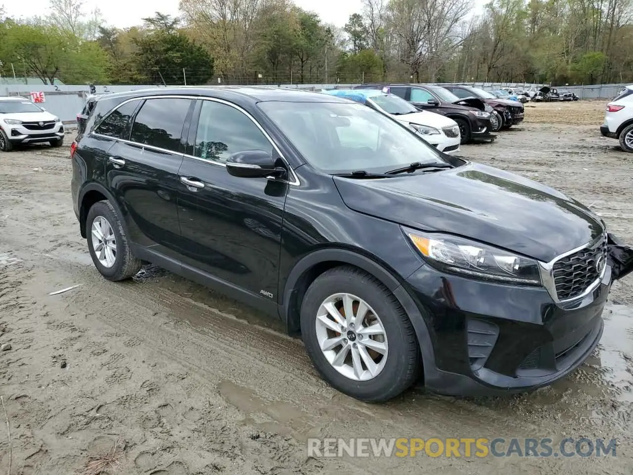 4 Photograph of a damaged car 5XYPGDA33LG660039 KIA SORENTO 2020