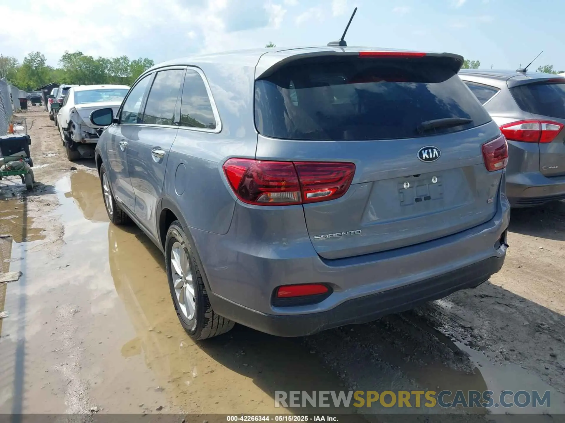 3 Photograph of a damaged car 5XYPGDA35LG640097 KIA SORENTO 2020