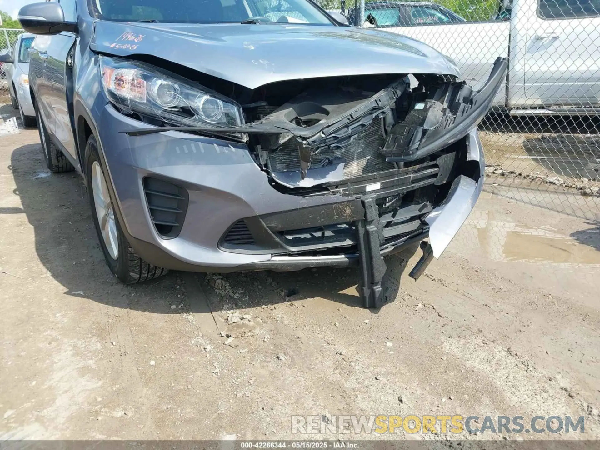 6 Photograph of a damaged car 5XYPGDA35LG640097 KIA SORENTO 2020