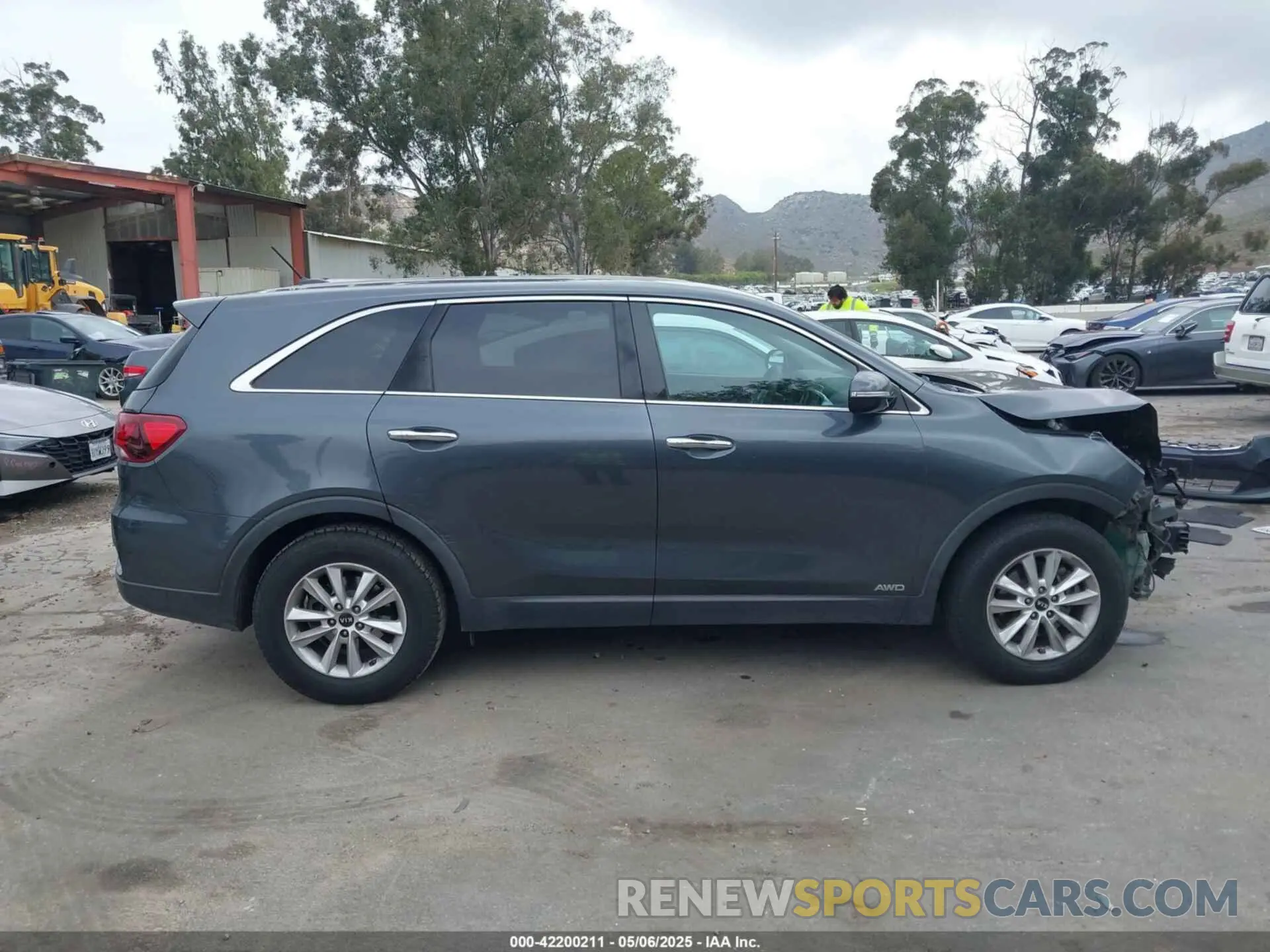 13 Photograph of a damaged car 5XYPGDA35LG663072 KIA SORENTO 2020