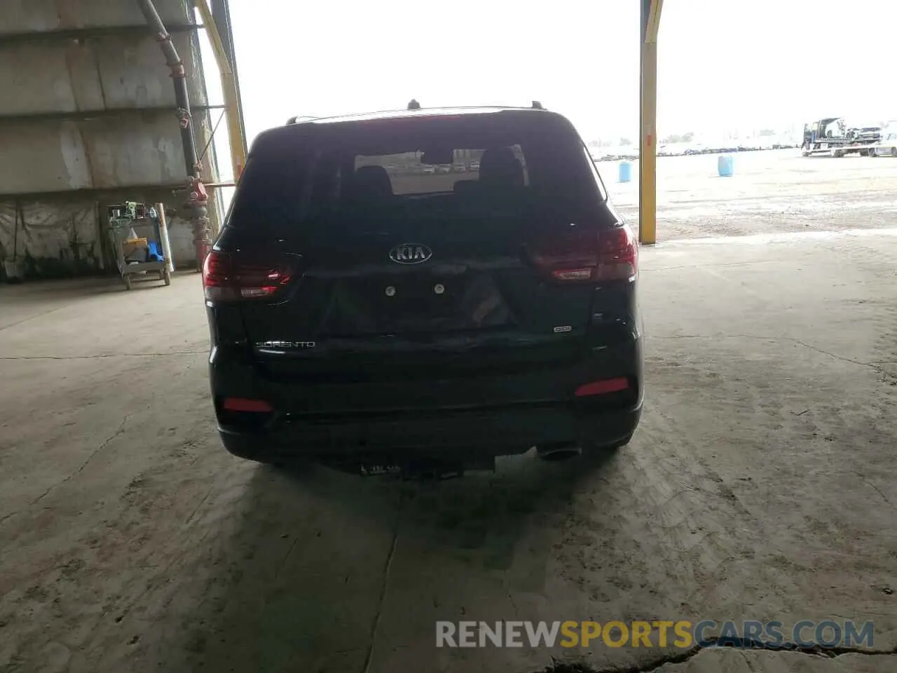 6 Photograph of a damaged car 5XYPGDA35LG672483 KIA SORENTO 2020