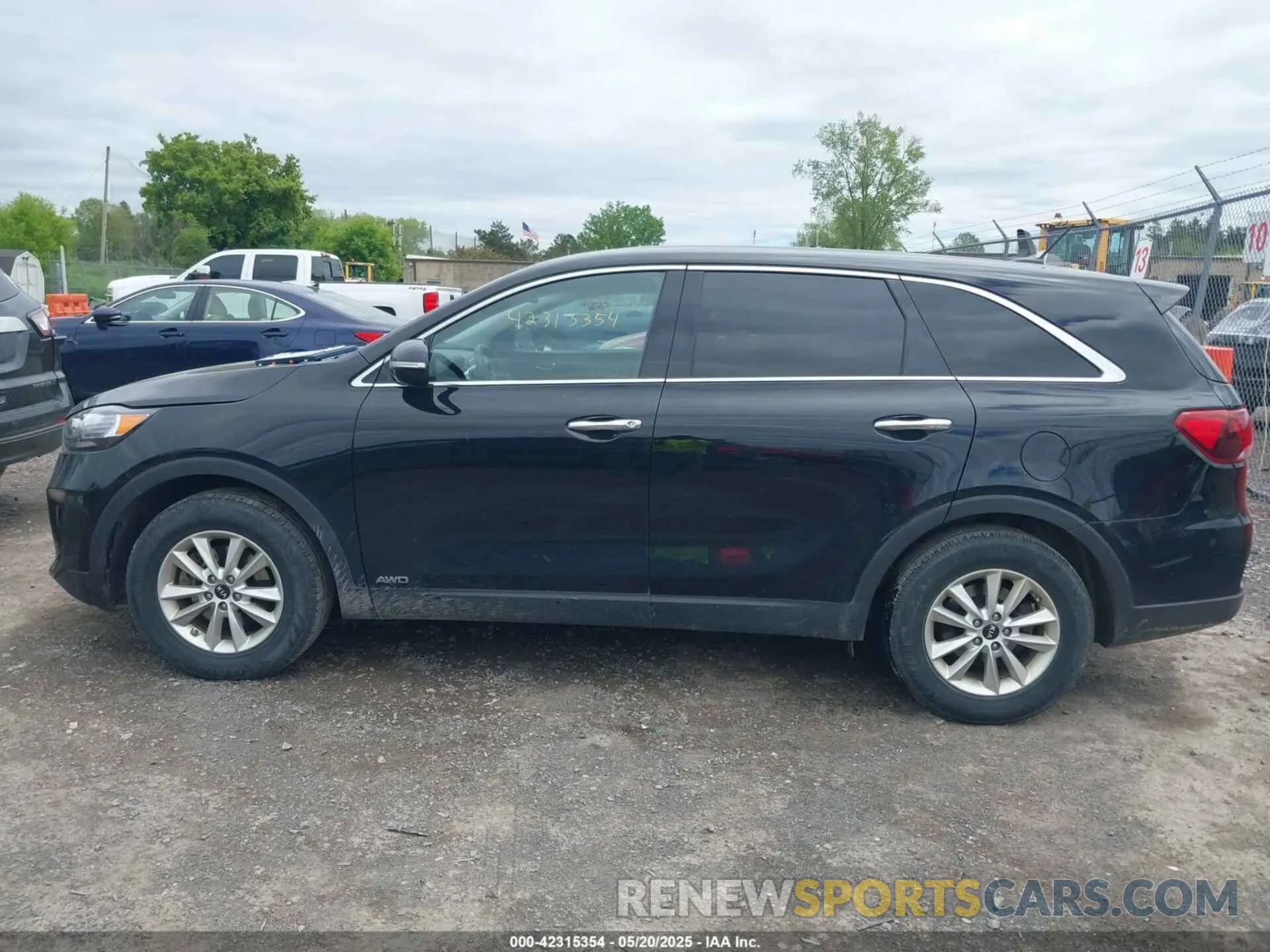 14 Photograph of a damaged car 5XYPGDA35LG693799 KIA SORENTO 2020