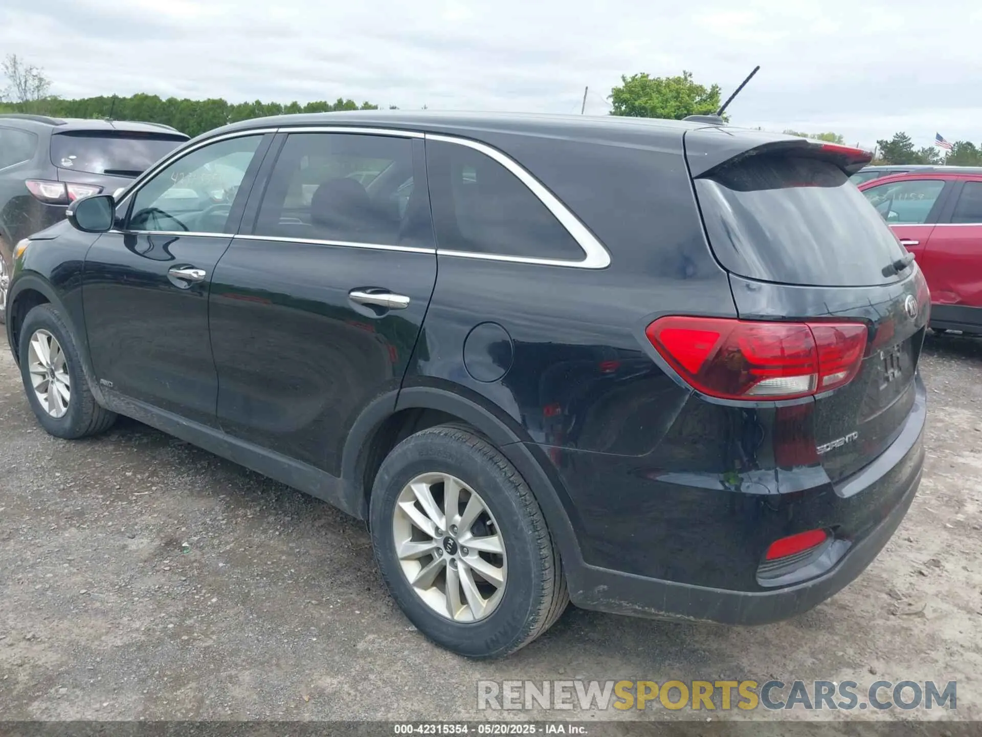 3 Photograph of a damaged car 5XYPGDA35LG693799 KIA SORENTO 2020