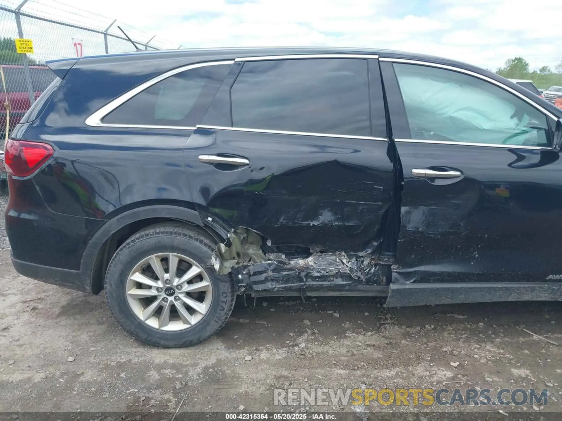 6 Photograph of a damaged car 5XYPGDA35LG693799 KIA SORENTO 2020
