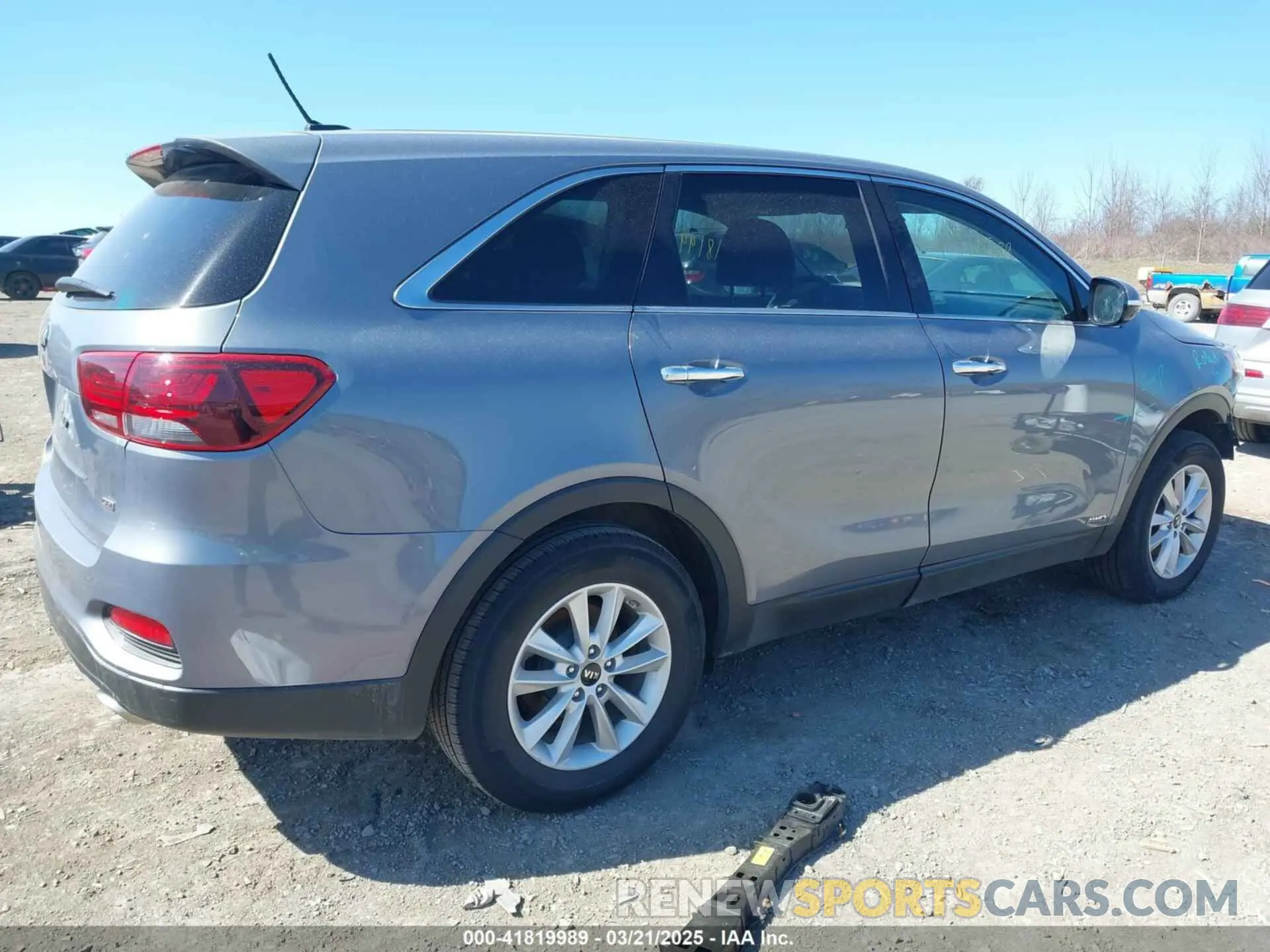 4 Photograph of a damaged car 5XYPGDA36LG635684 KIA SORENTO 2020