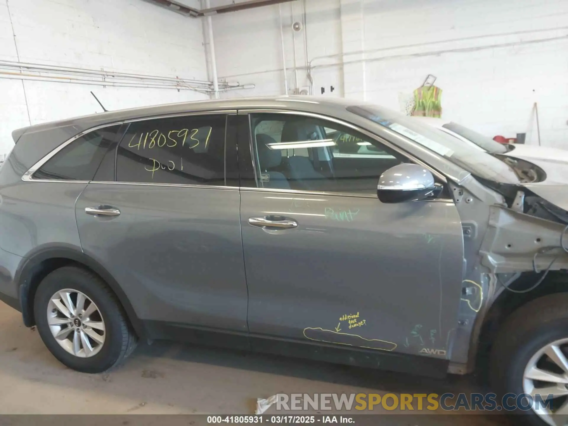 10 Photograph of a damaged car 5XYPGDA36LG639752 KIA SORENTO 2020