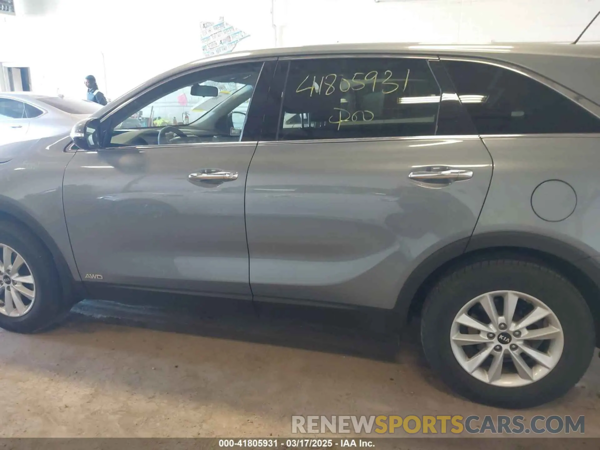 11 Photograph of a damaged car 5XYPGDA36LG639752 KIA SORENTO 2020