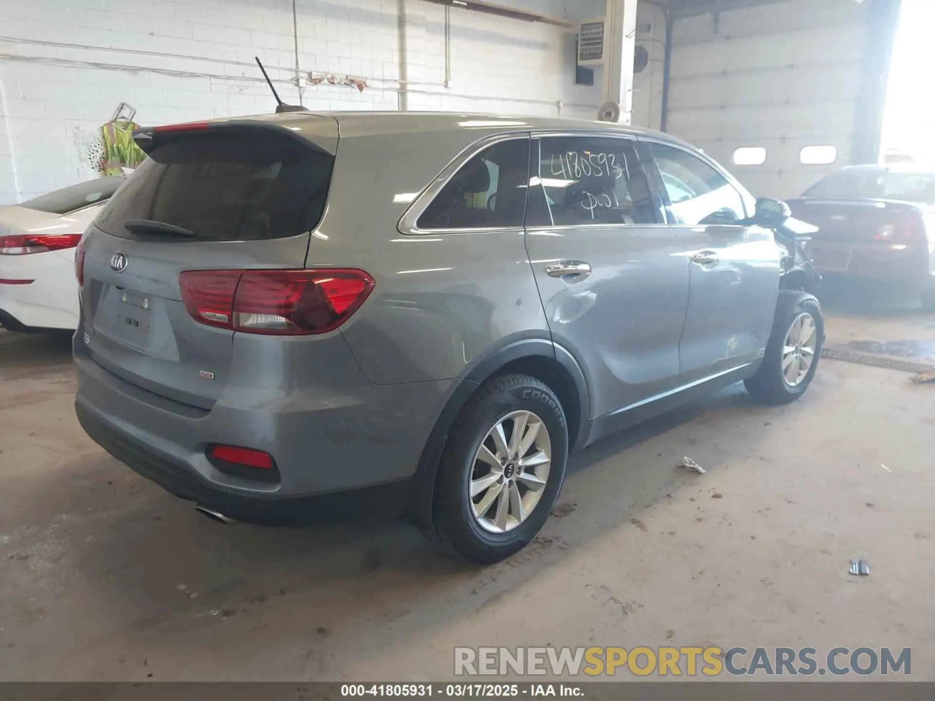 4 Photograph of a damaged car 5XYPGDA36LG639752 KIA SORENTO 2020