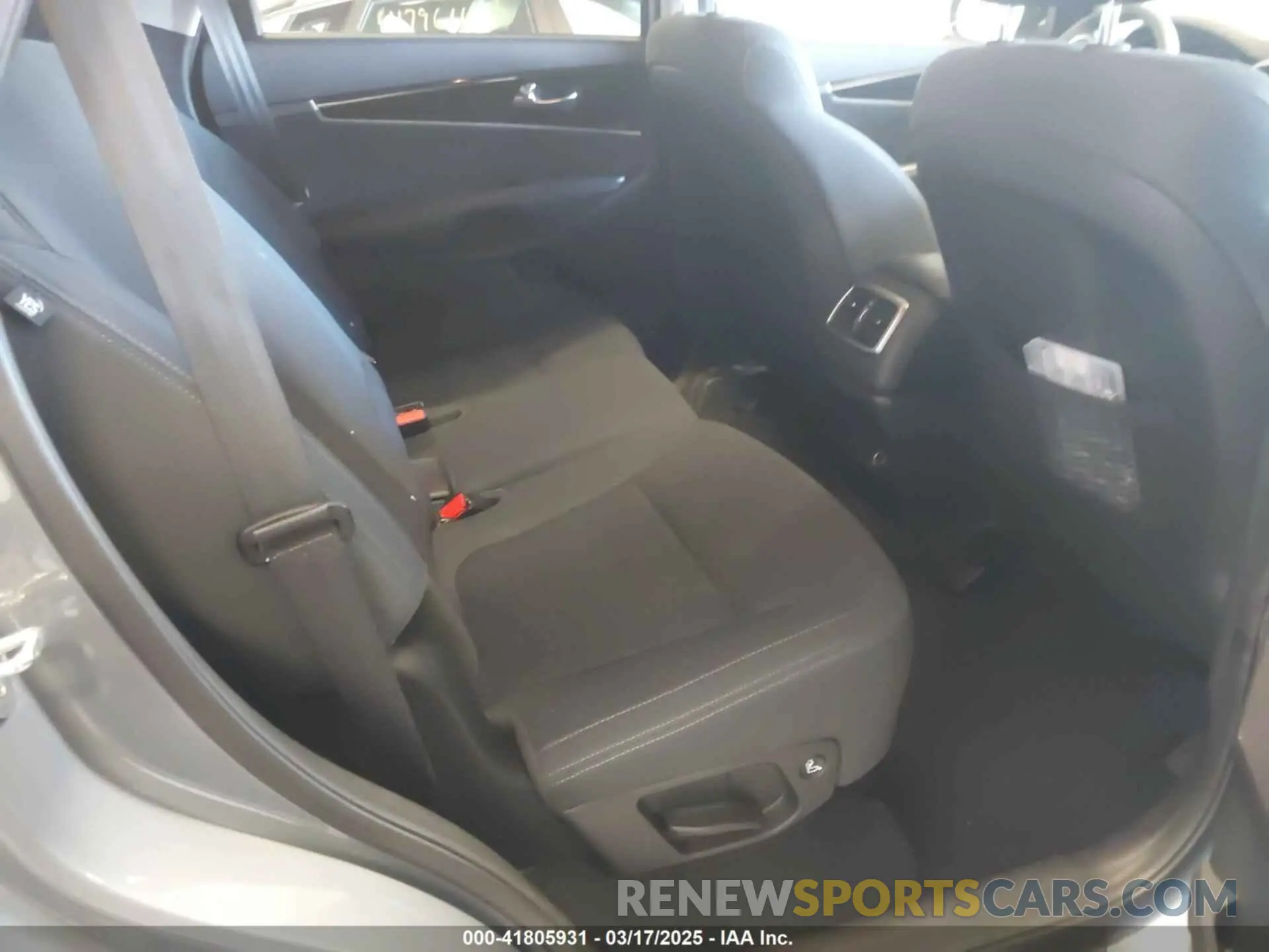 7 Photograph of a damaged car 5XYPGDA36LG639752 KIA SORENTO 2020