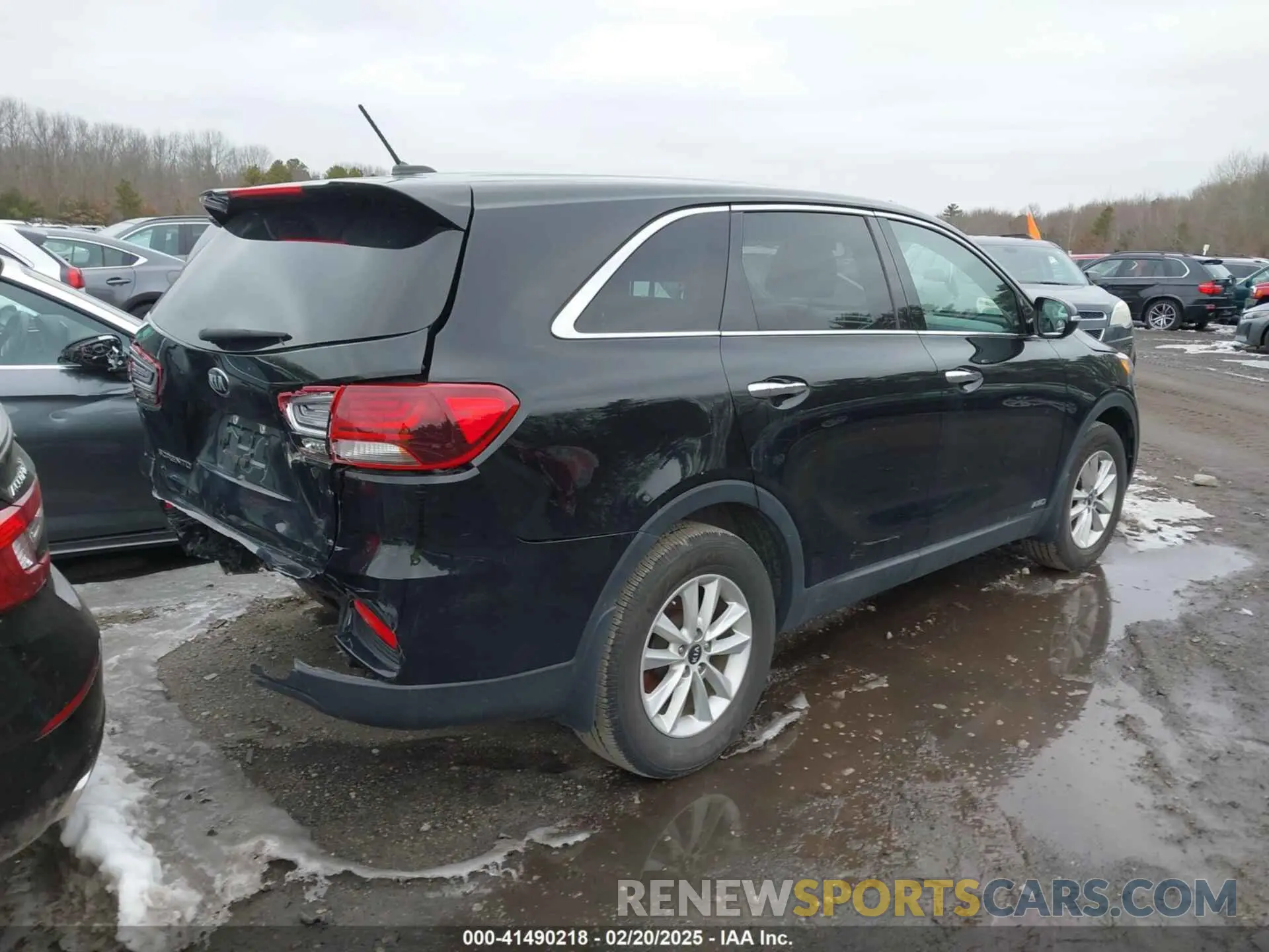 4 Photograph of a damaged car 5XYPGDA36LG655708 KIA SORENTO 2020