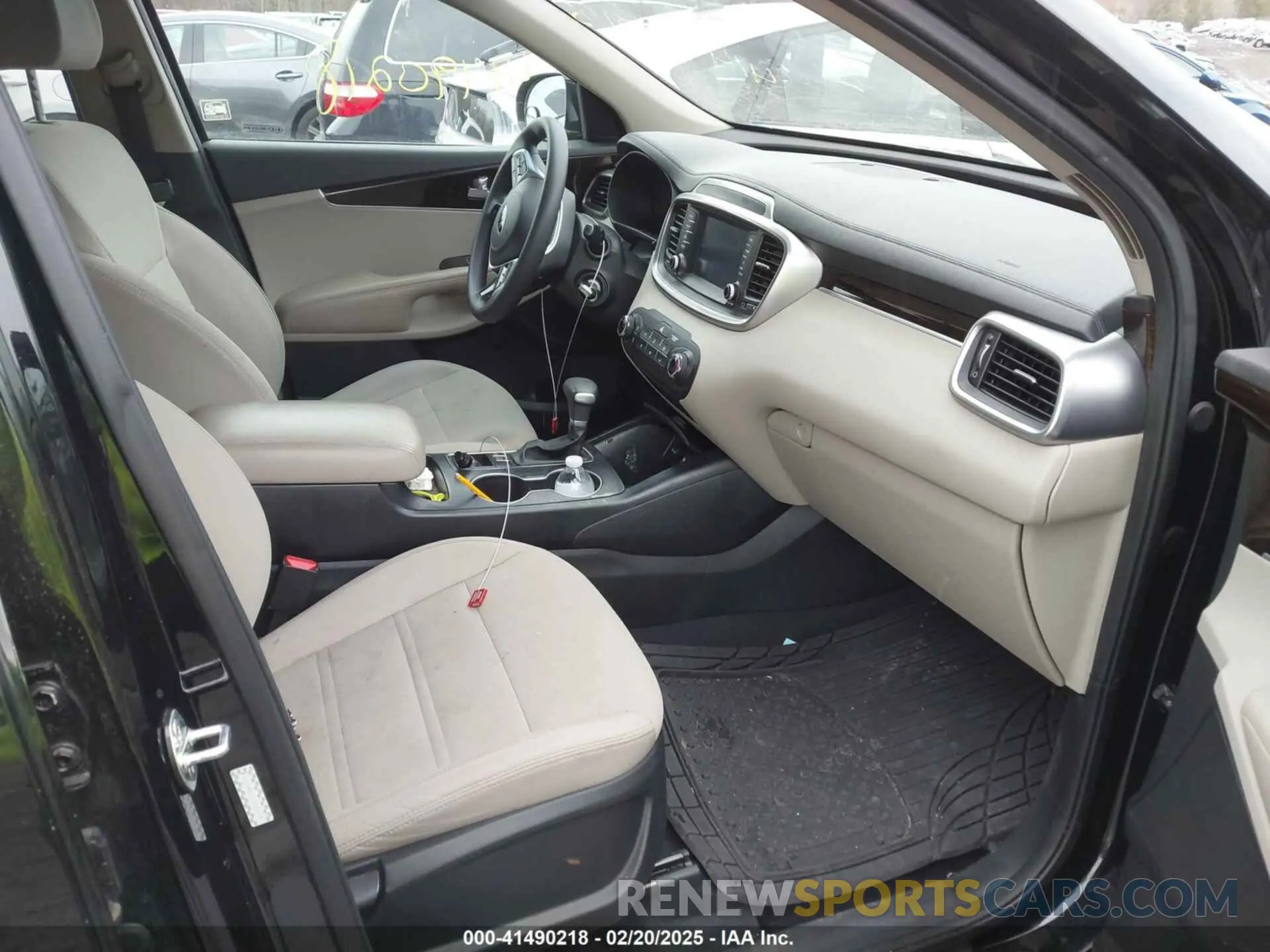 5 Photograph of a damaged car 5XYPGDA36LG655708 KIA SORENTO 2020