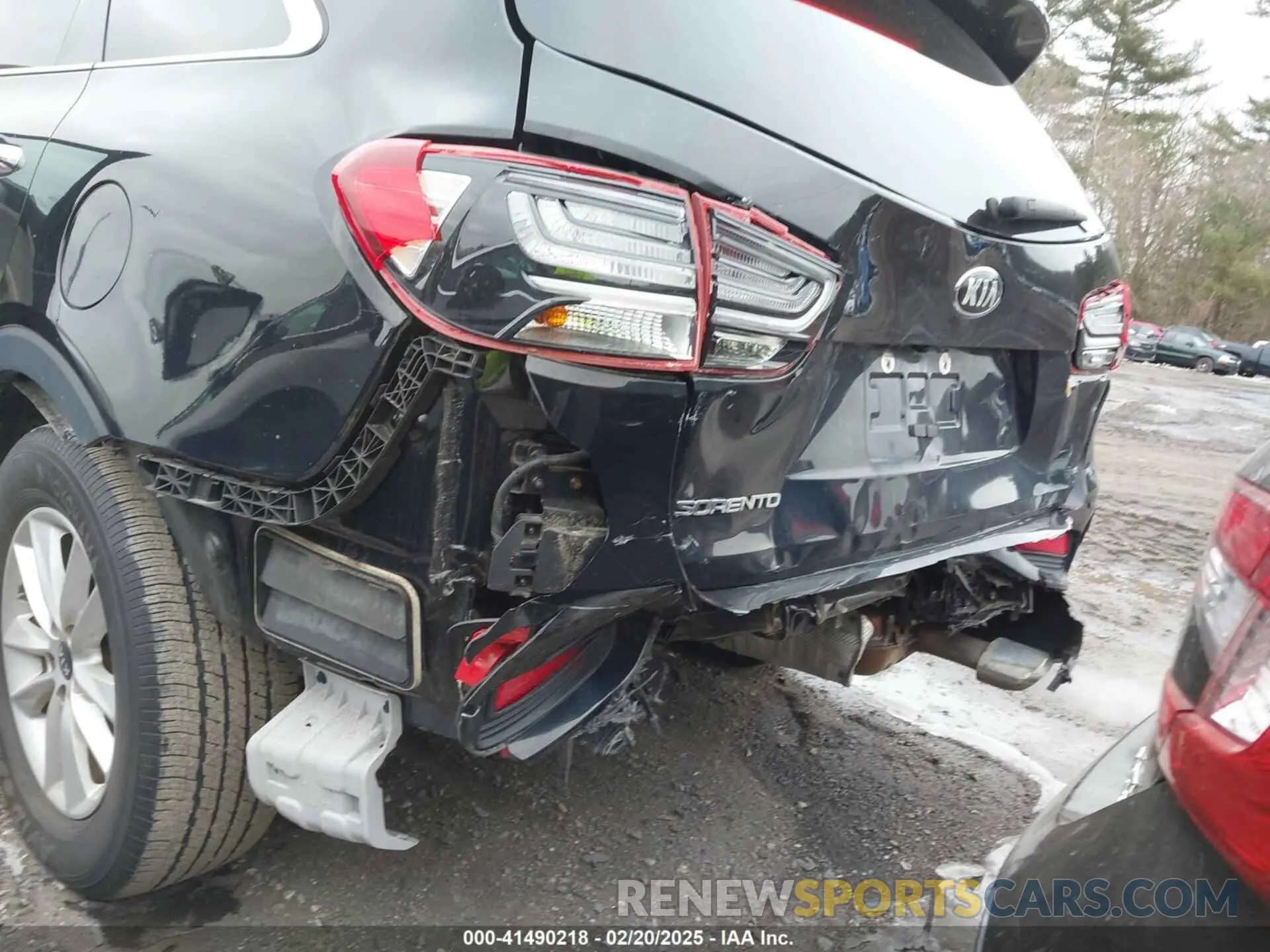 6 Photograph of a damaged car 5XYPGDA36LG655708 KIA SORENTO 2020