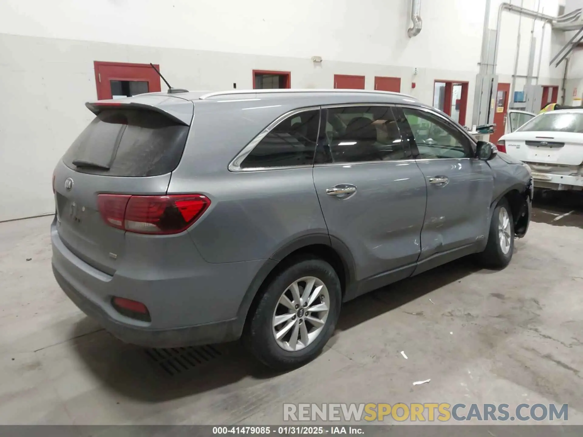 4 Photograph of a damaged car 5XYPGDA36LG703580 KIA SORENTO 2020
