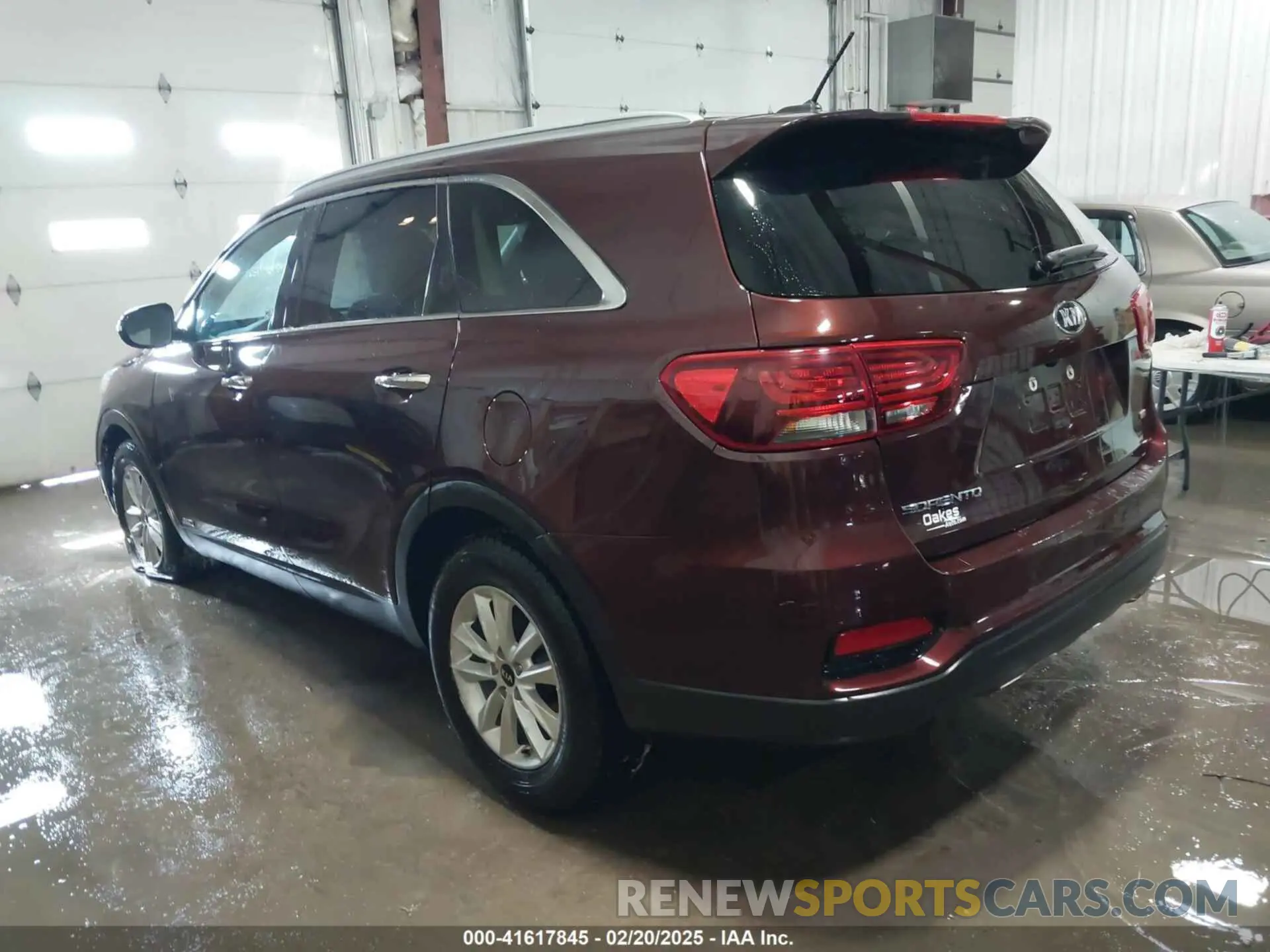 3 Photograph of a damaged car 5XYPGDA37LG647486 KIA SORENTO 2020