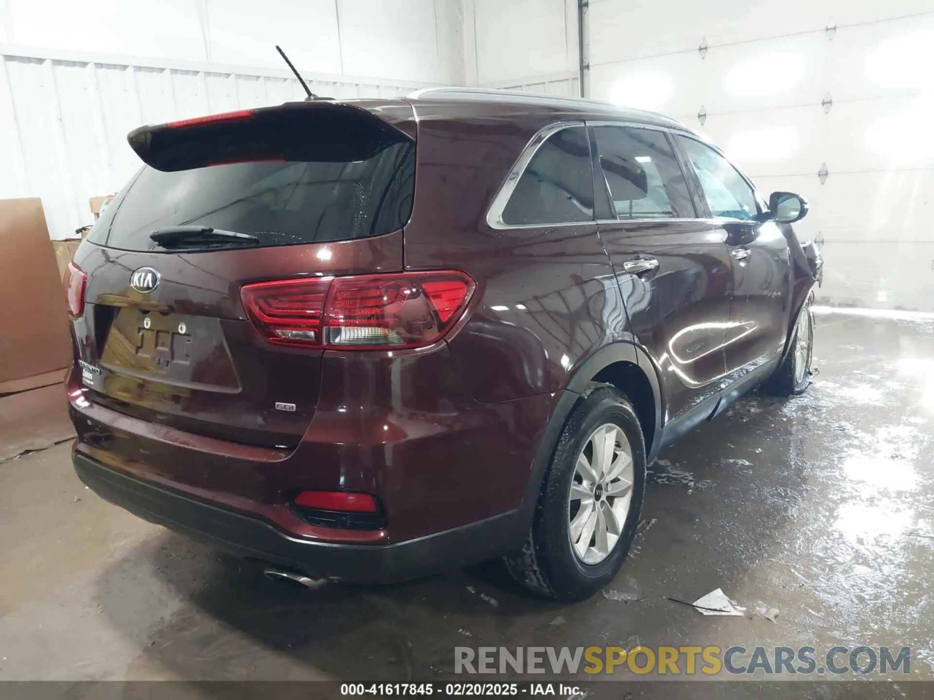 4 Photograph of a damaged car 5XYPGDA37LG647486 KIA SORENTO 2020