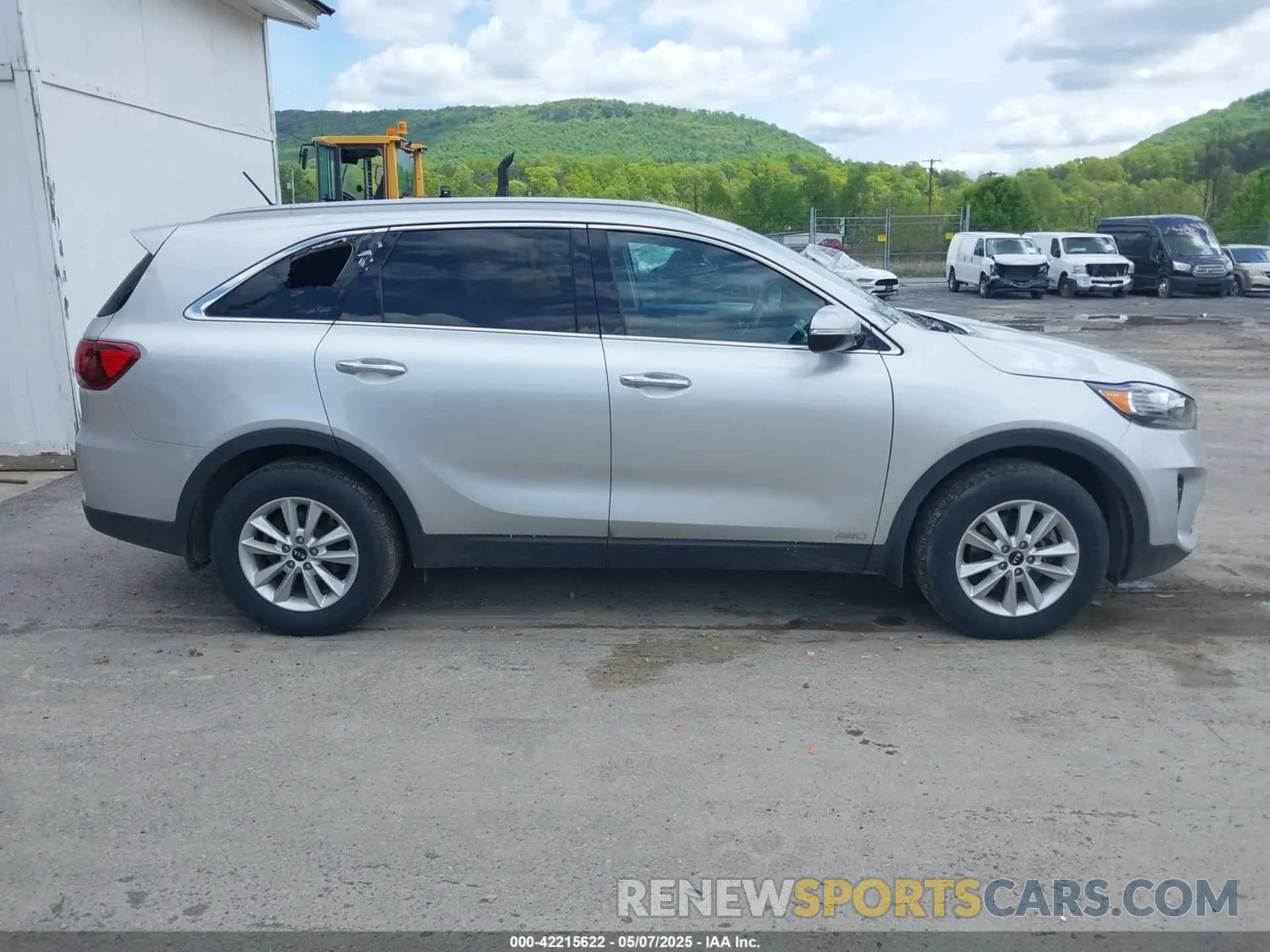 13 Photograph of a damaged car 5XYPGDA37LG661694 KIA SORENTO 2020