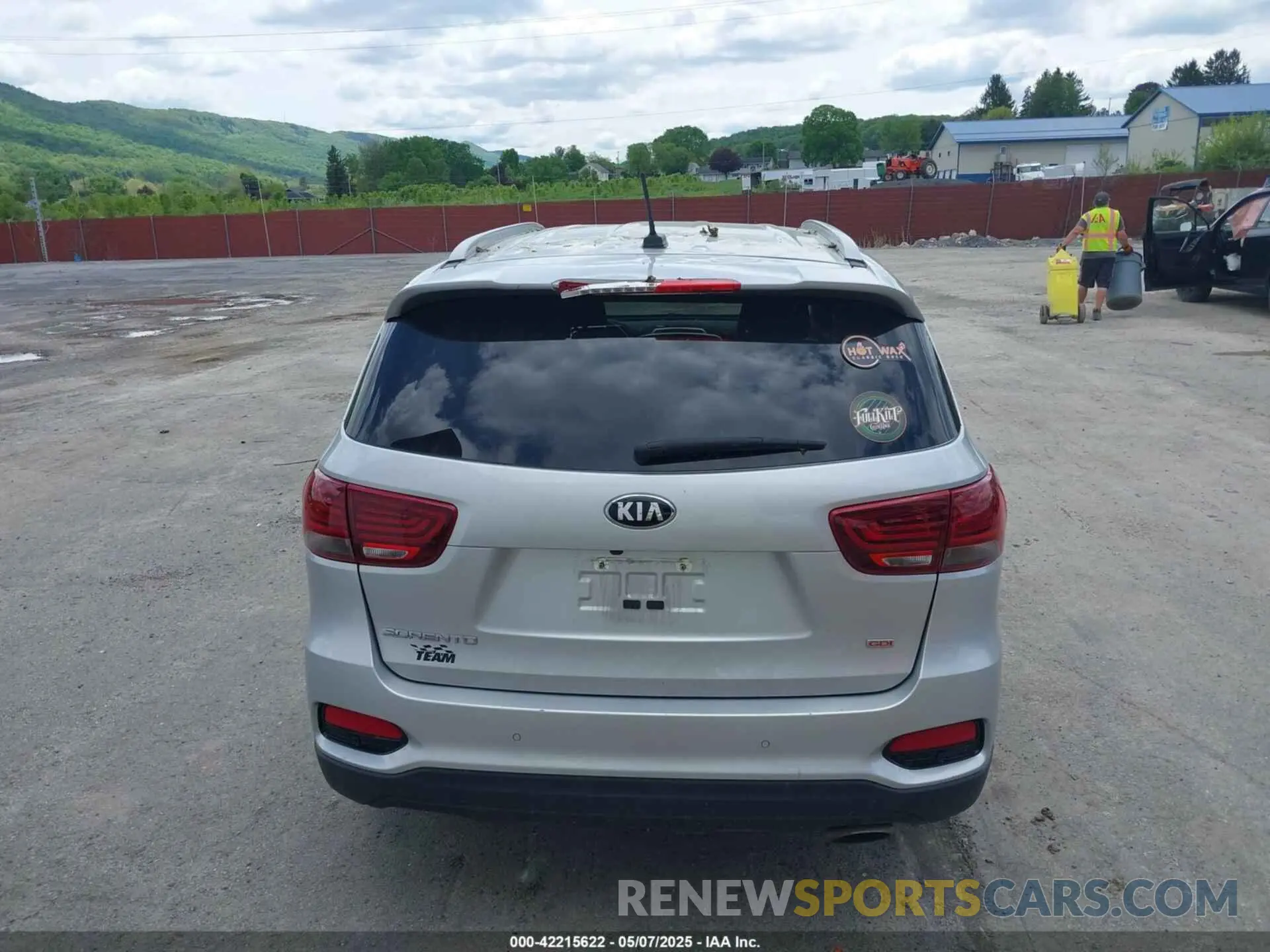 16 Photograph of a damaged car 5XYPGDA37LG661694 KIA SORENTO 2020