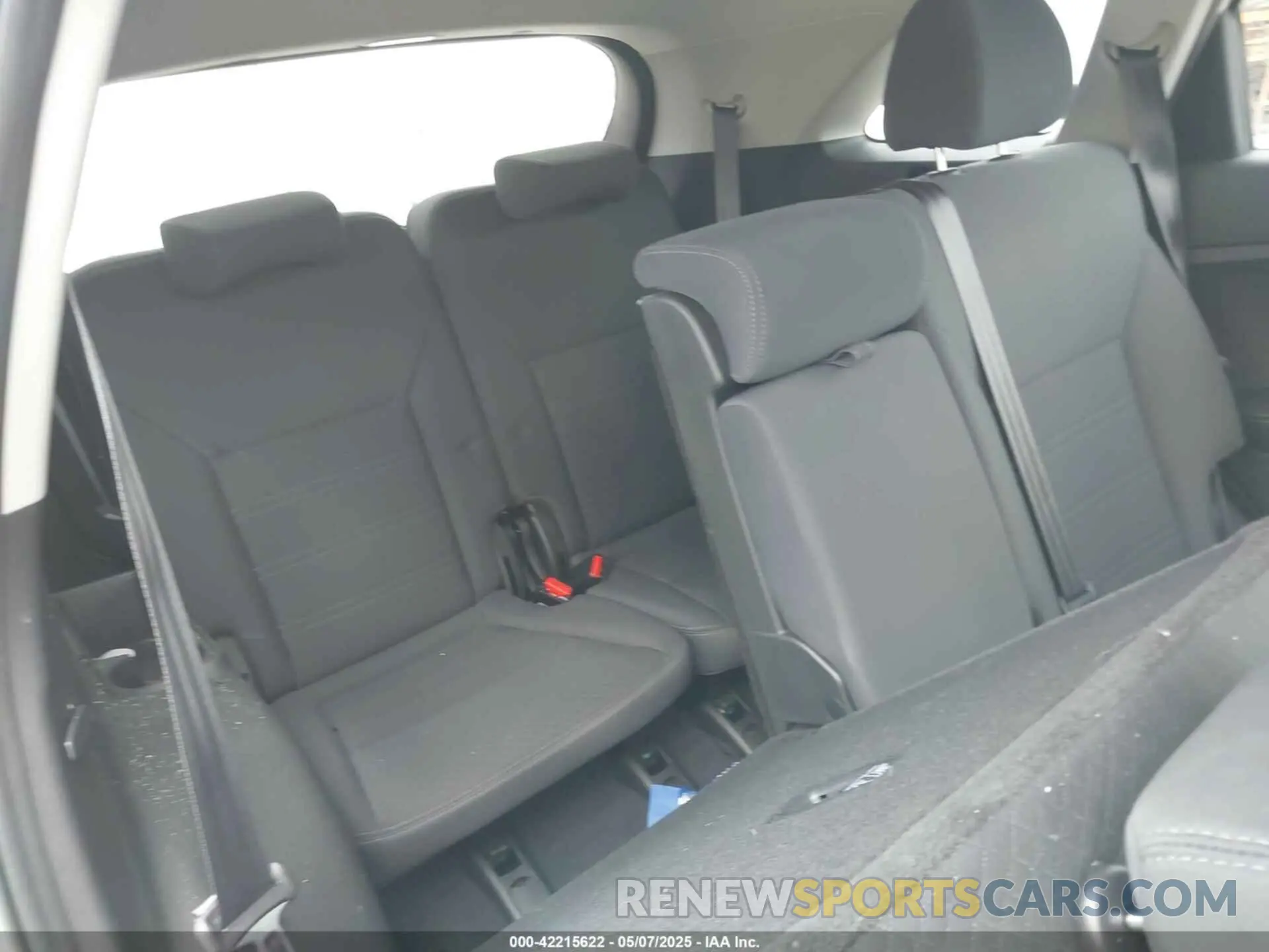 8 Photograph of a damaged car 5XYPGDA37LG661694 KIA SORENTO 2020