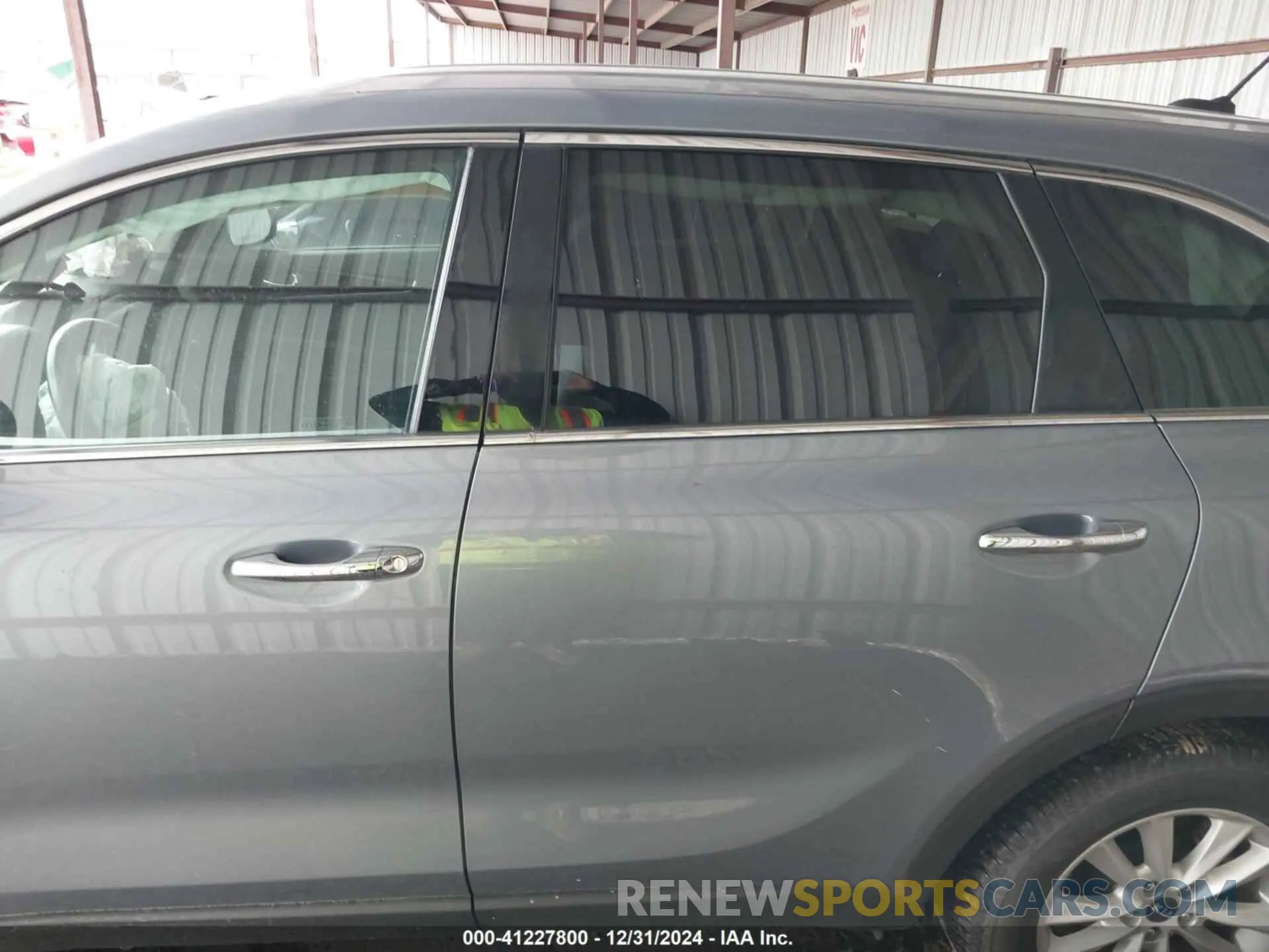 14 Photograph of a damaged car 5XYPGDA37LG683095 KIA SORENTO 2020
