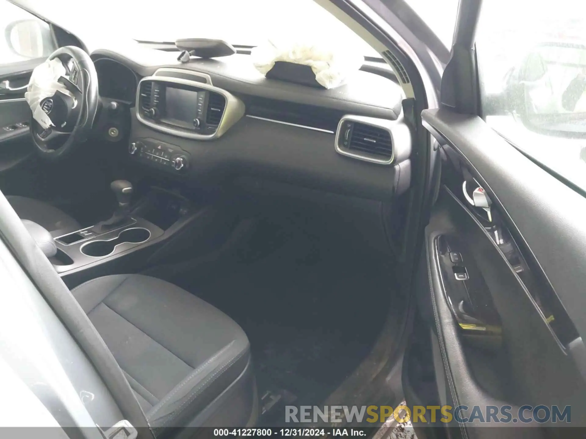 5 Photograph of a damaged car 5XYPGDA37LG683095 KIA SORENTO 2020