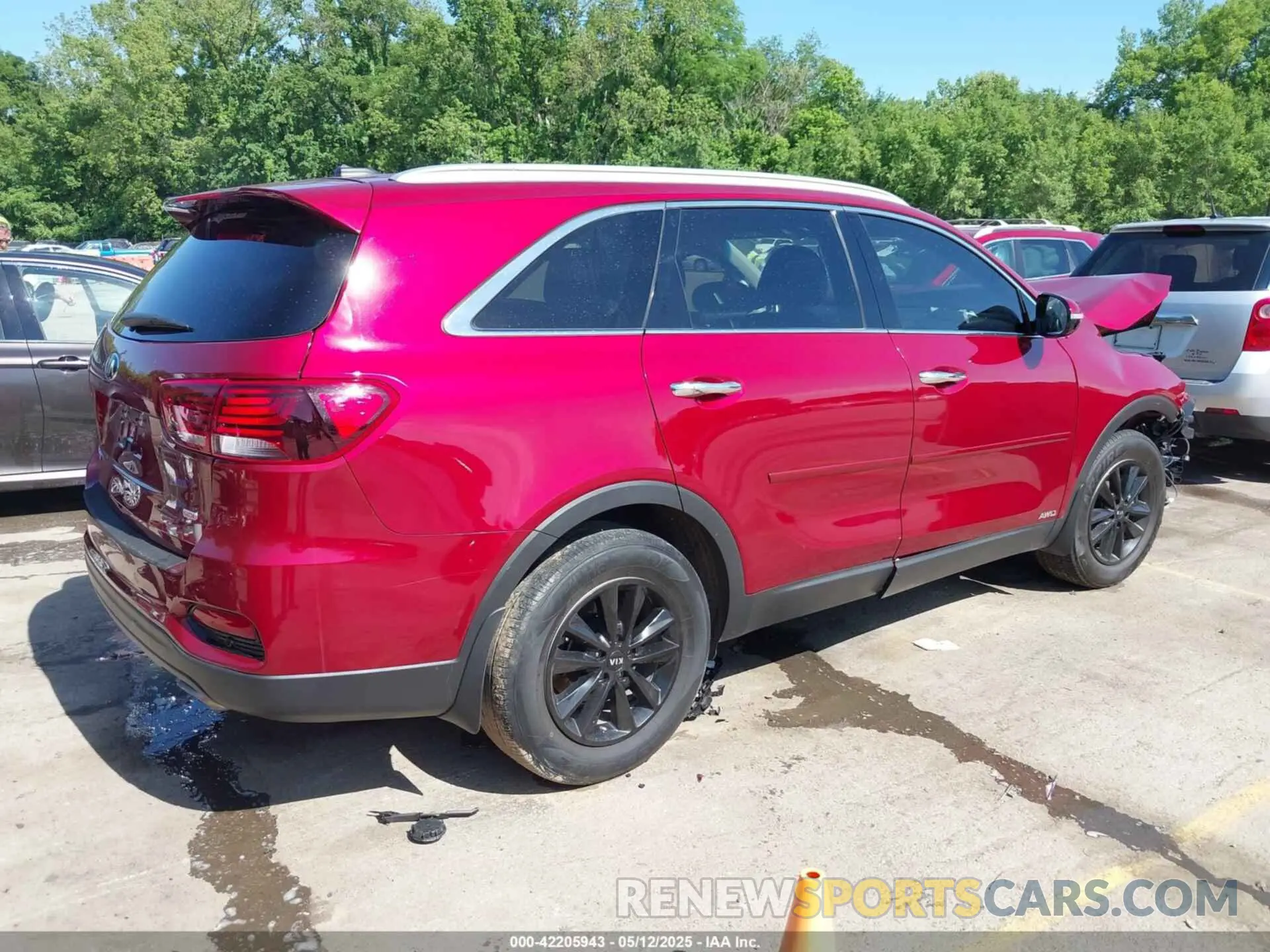 4 Photograph of a damaged car 5XYPGDA37LG685798 KIA SORENTO 2020