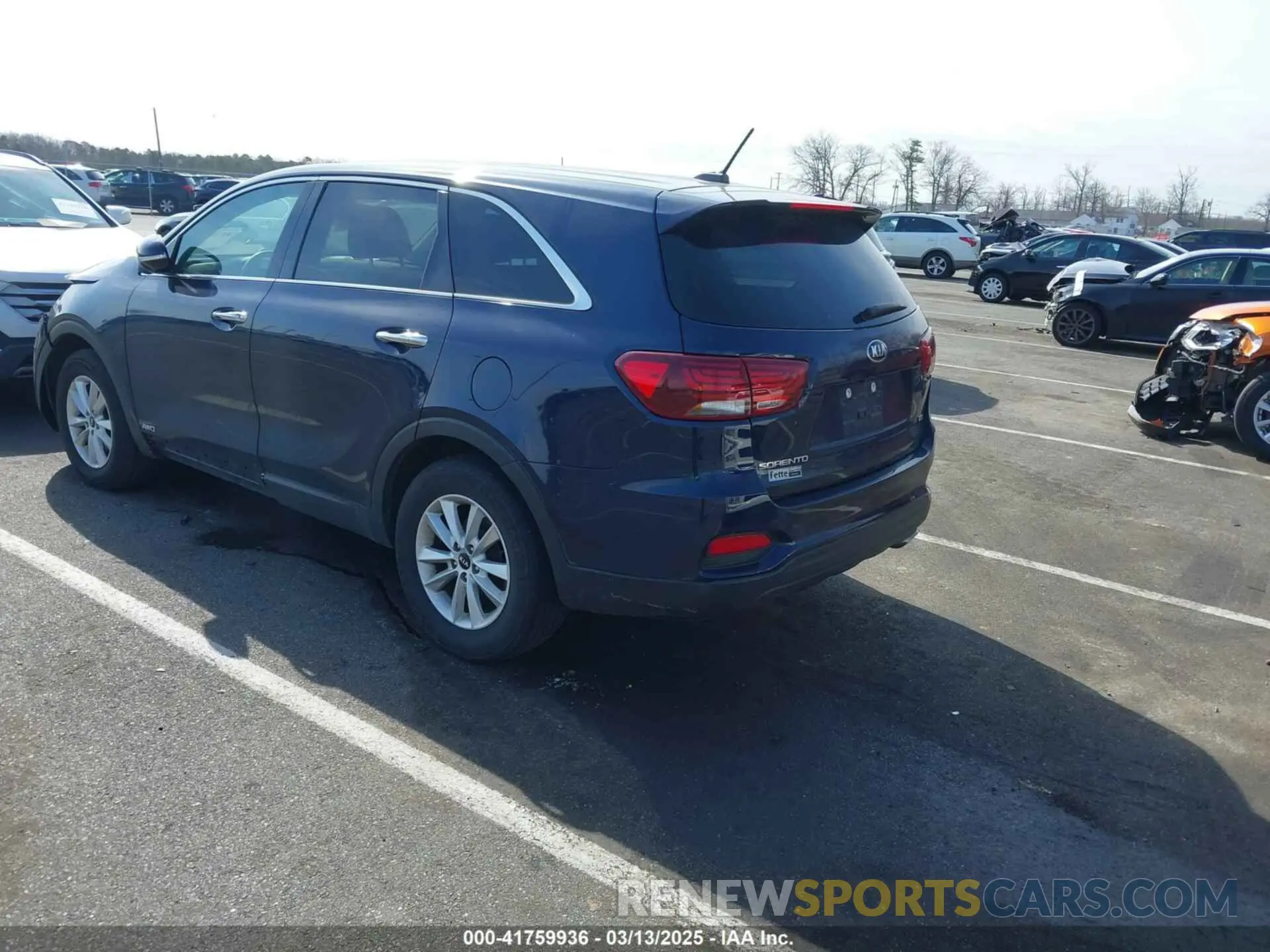 3 Photograph of a damaged car 5XYPGDA38LG627828 KIA SORENTO 2020