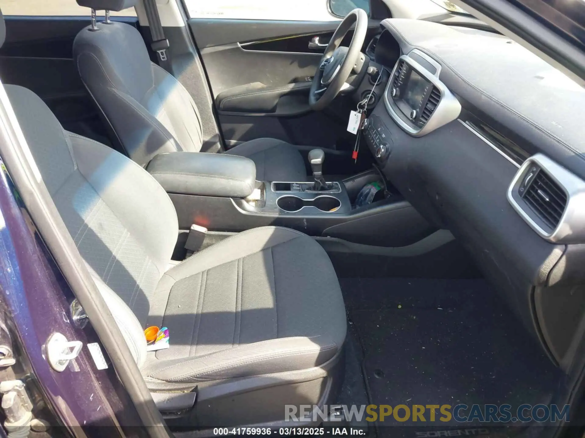 5 Photograph of a damaged car 5XYPGDA38LG627828 KIA SORENTO 2020
