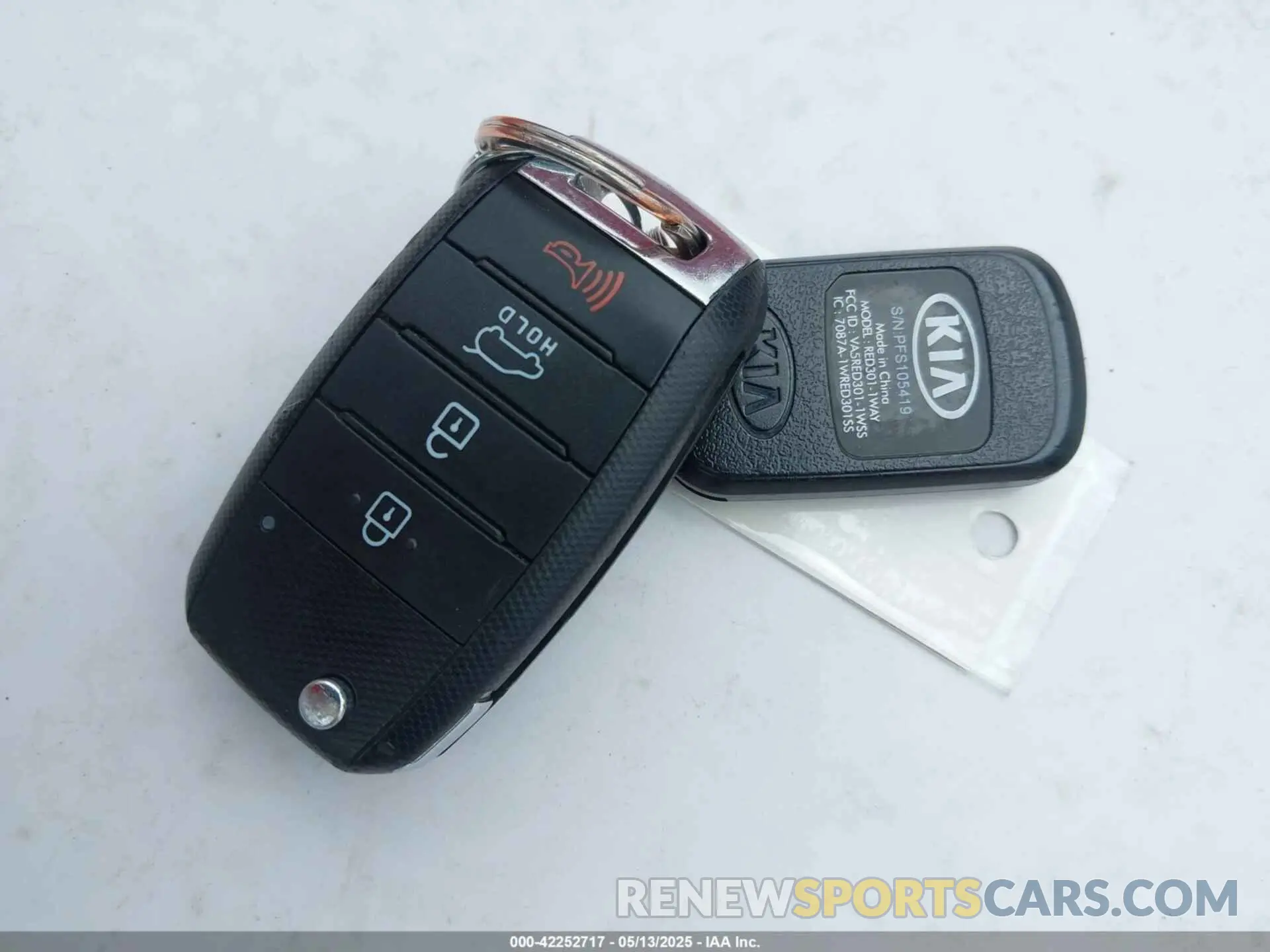 11 Photograph of a damaged car 5XYPGDA38LG644919 KIA SORENTO 2020