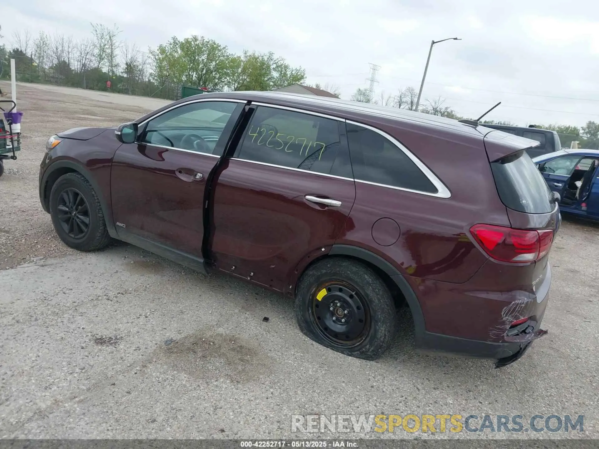 3 Photograph of a damaged car 5XYPGDA38LG644919 KIA SORENTO 2020