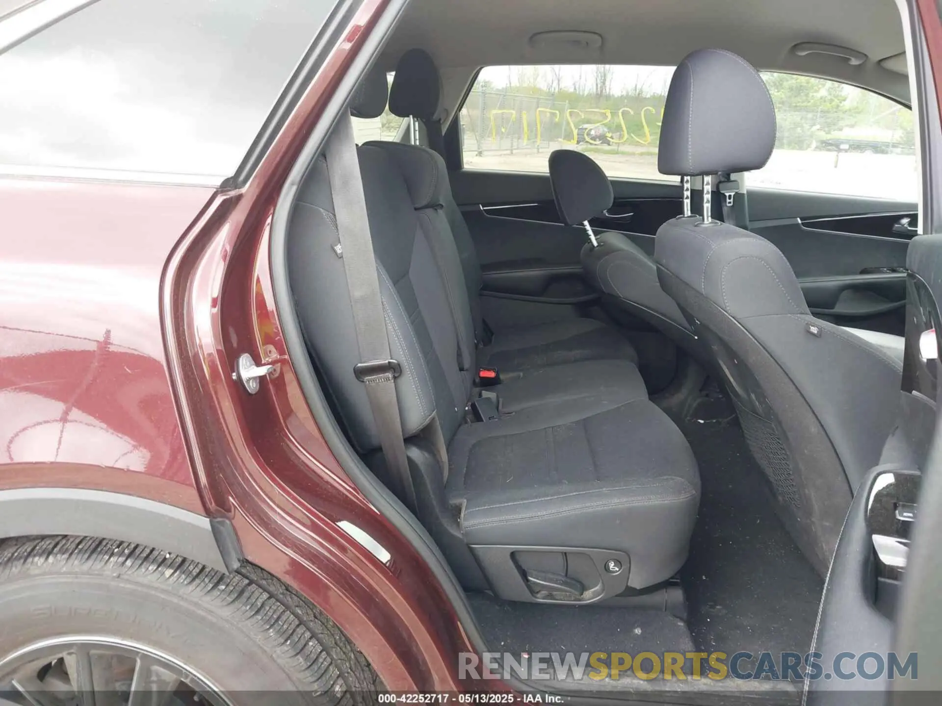 8 Photograph of a damaged car 5XYPGDA38LG644919 KIA SORENTO 2020