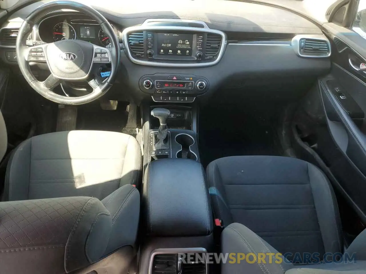 8 Photograph of a damaged car 5XYPGDA38LG646976 KIA SORENTO 2020