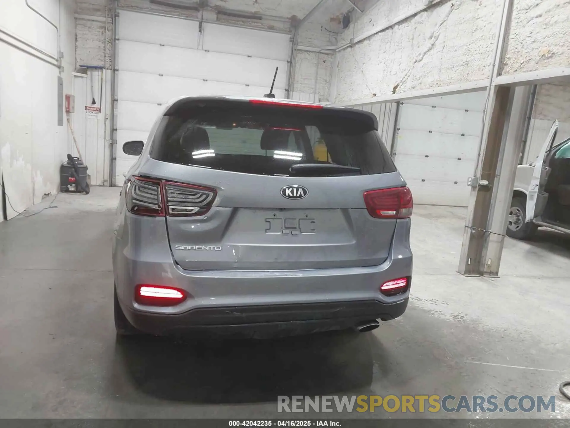15 Photograph of a damaged car 5XYPGDA39LG629619 KIA SORENTO 2020