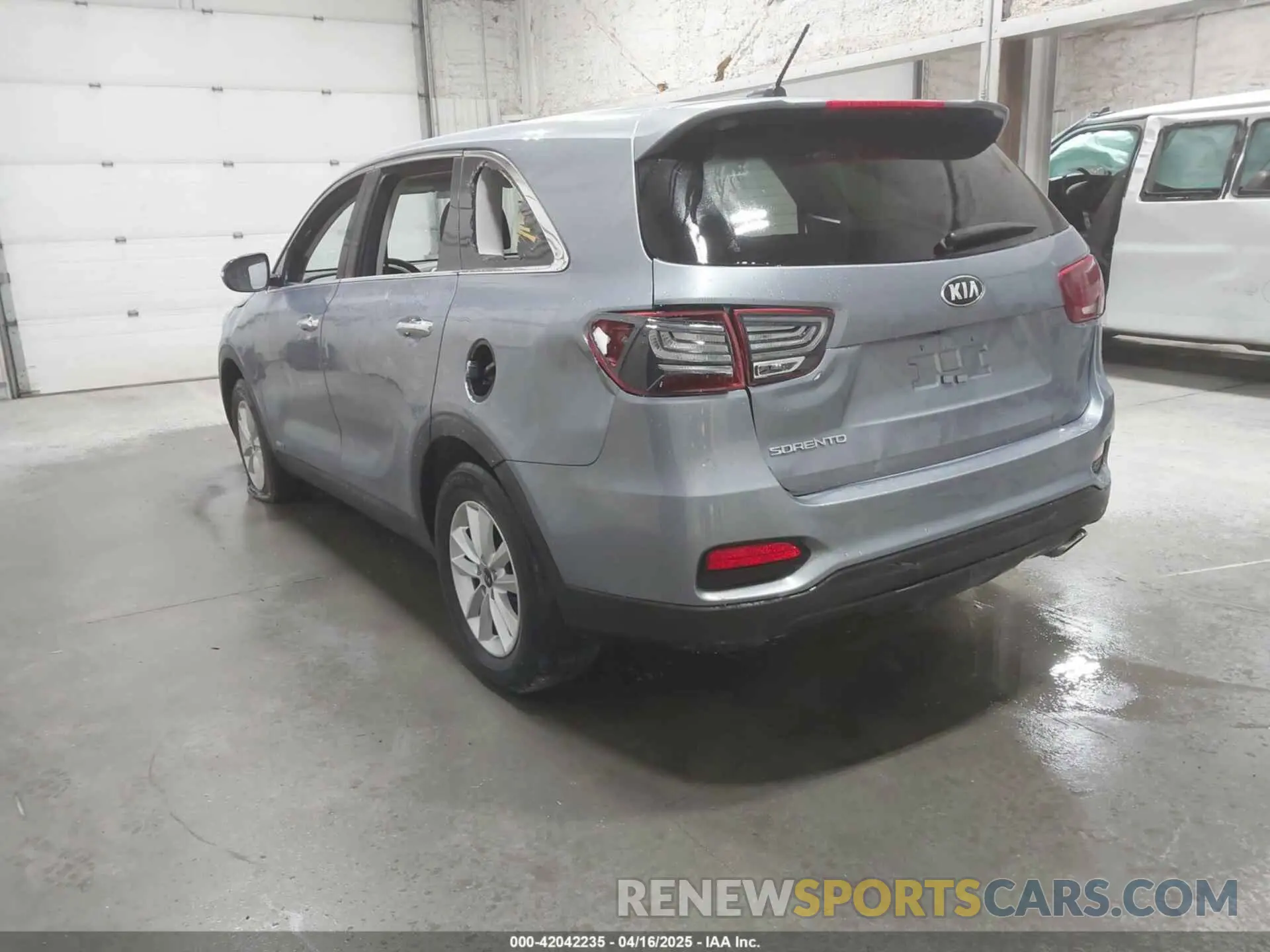 3 Photograph of a damaged car 5XYPGDA39LG629619 KIA SORENTO 2020
