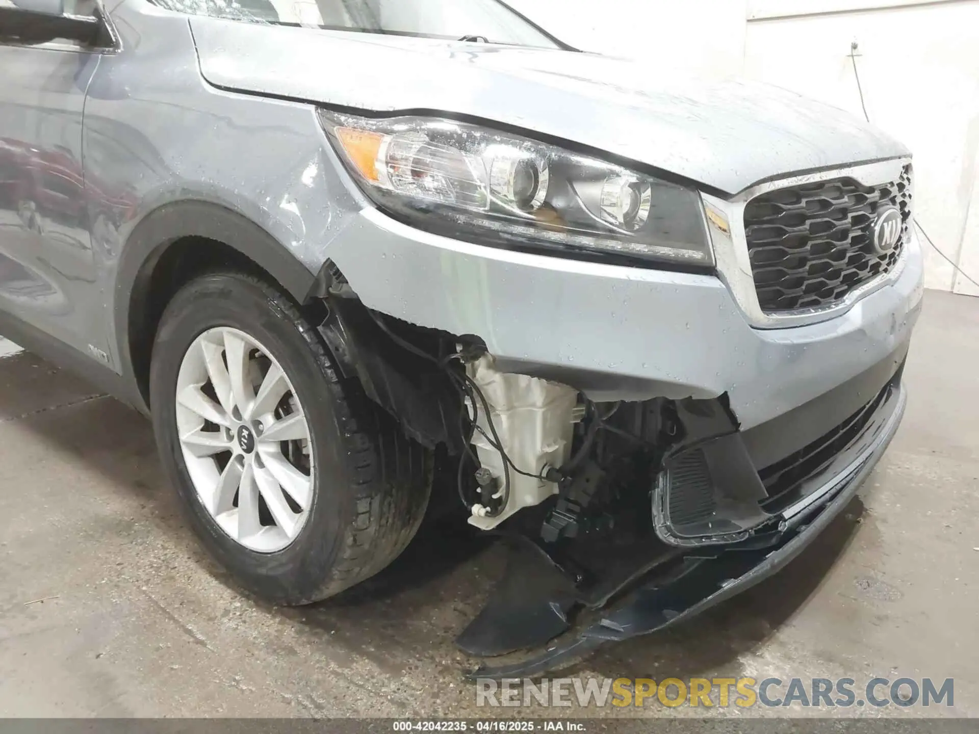 6 Photograph of a damaged car 5XYPGDA39LG629619 KIA SORENTO 2020