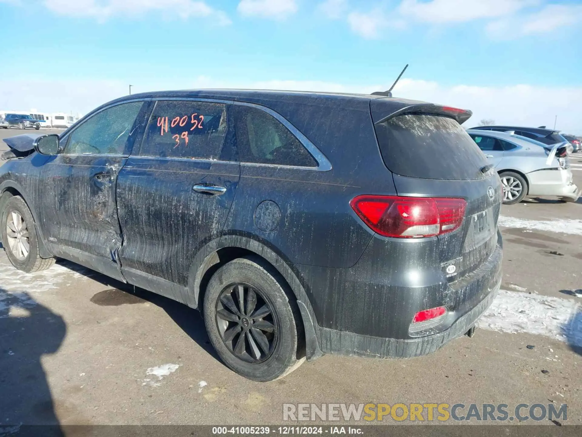 3 Photograph of a damaged car 5XYPGDA39LG664676 KIA SORENTO 2020