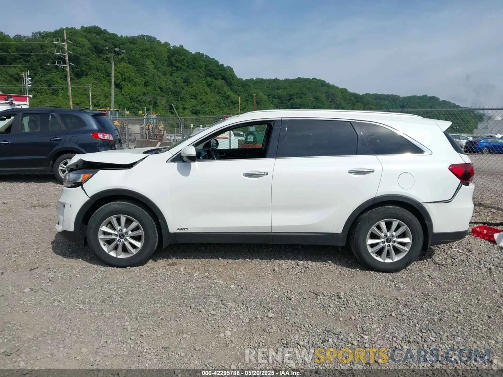 14 Photograph of a damaged car 5XYPGDA3XLG629029 KIA SORENTO 2020