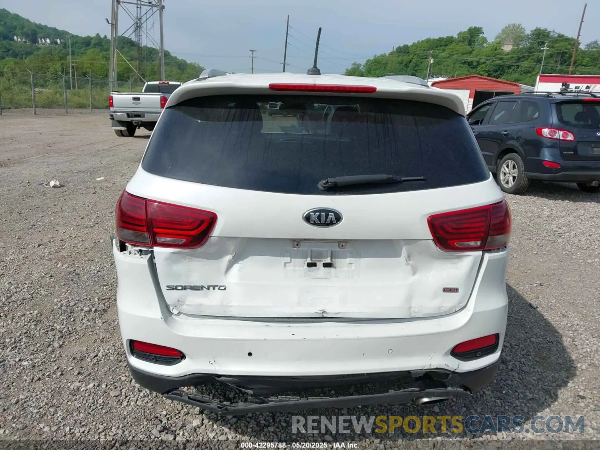 16 Photograph of a damaged car 5XYPGDA3XLG629029 KIA SORENTO 2020